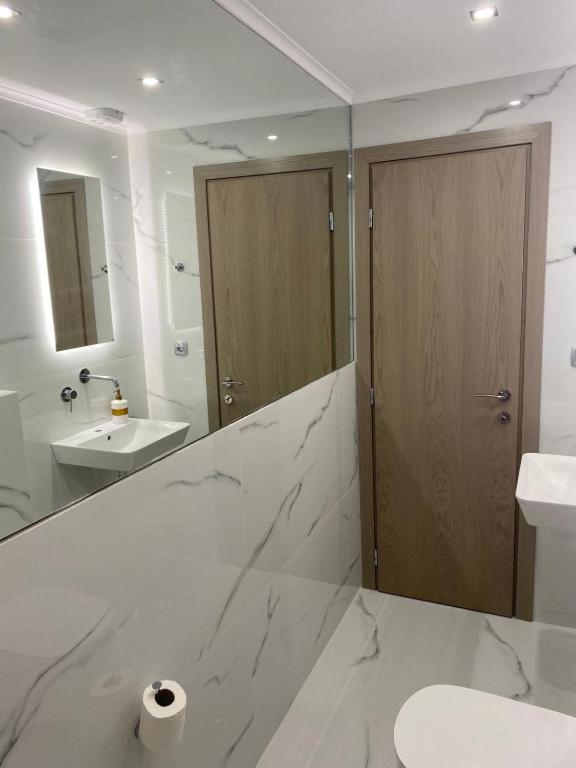 Deluxe Junior Suite - Photo 14