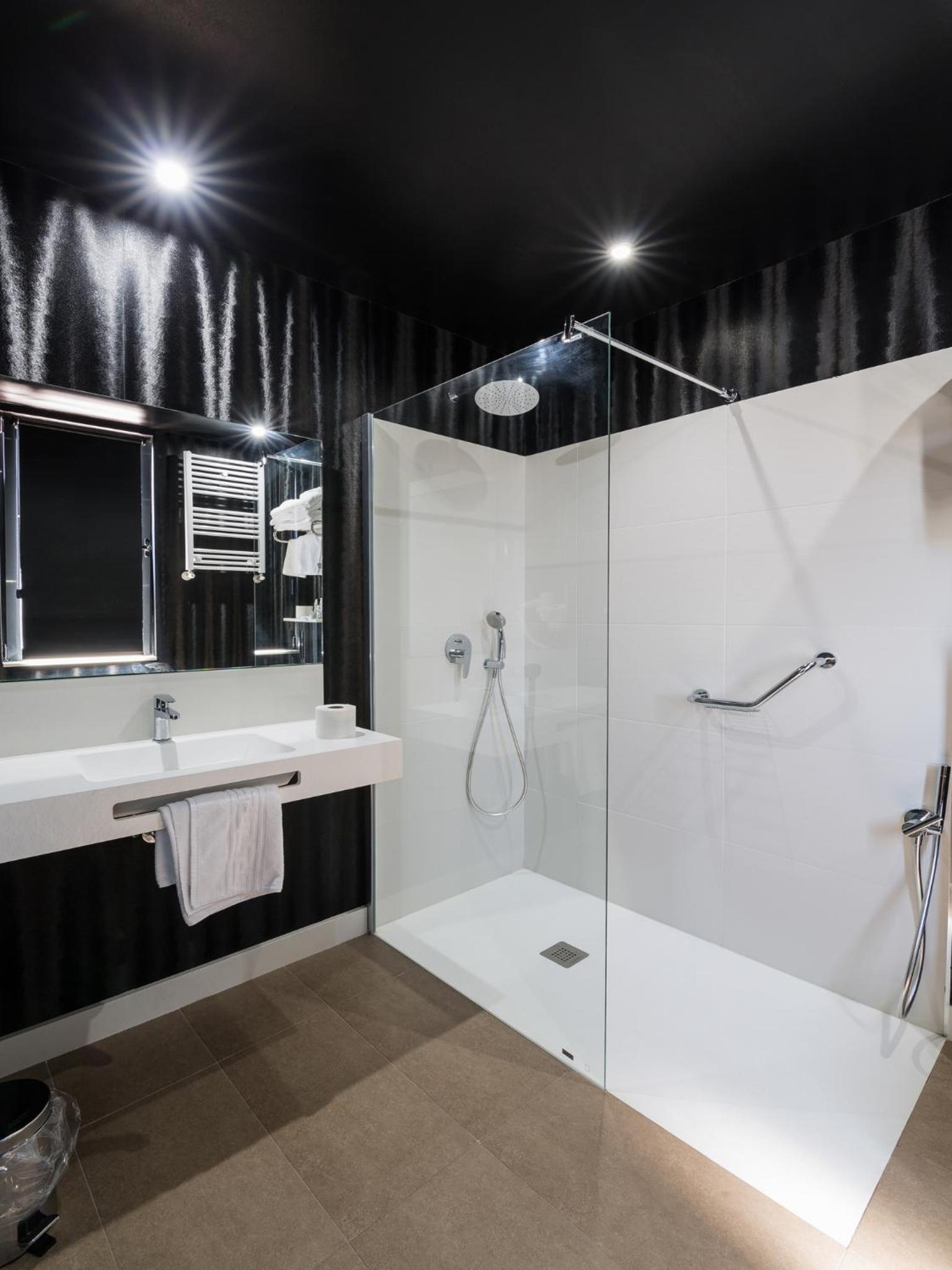 Double or Twin Room photo 3