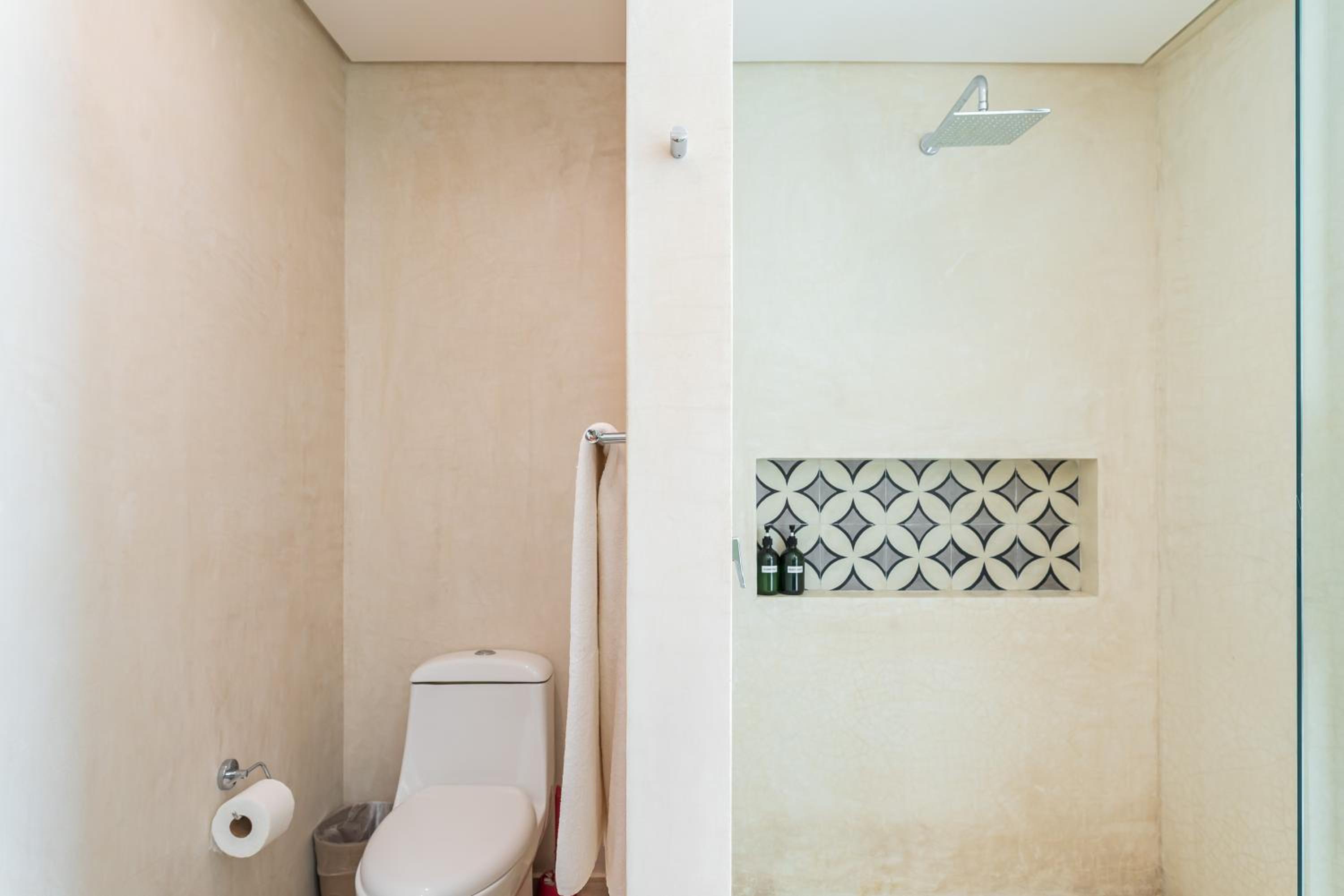 Studio Apartment - Photo 18