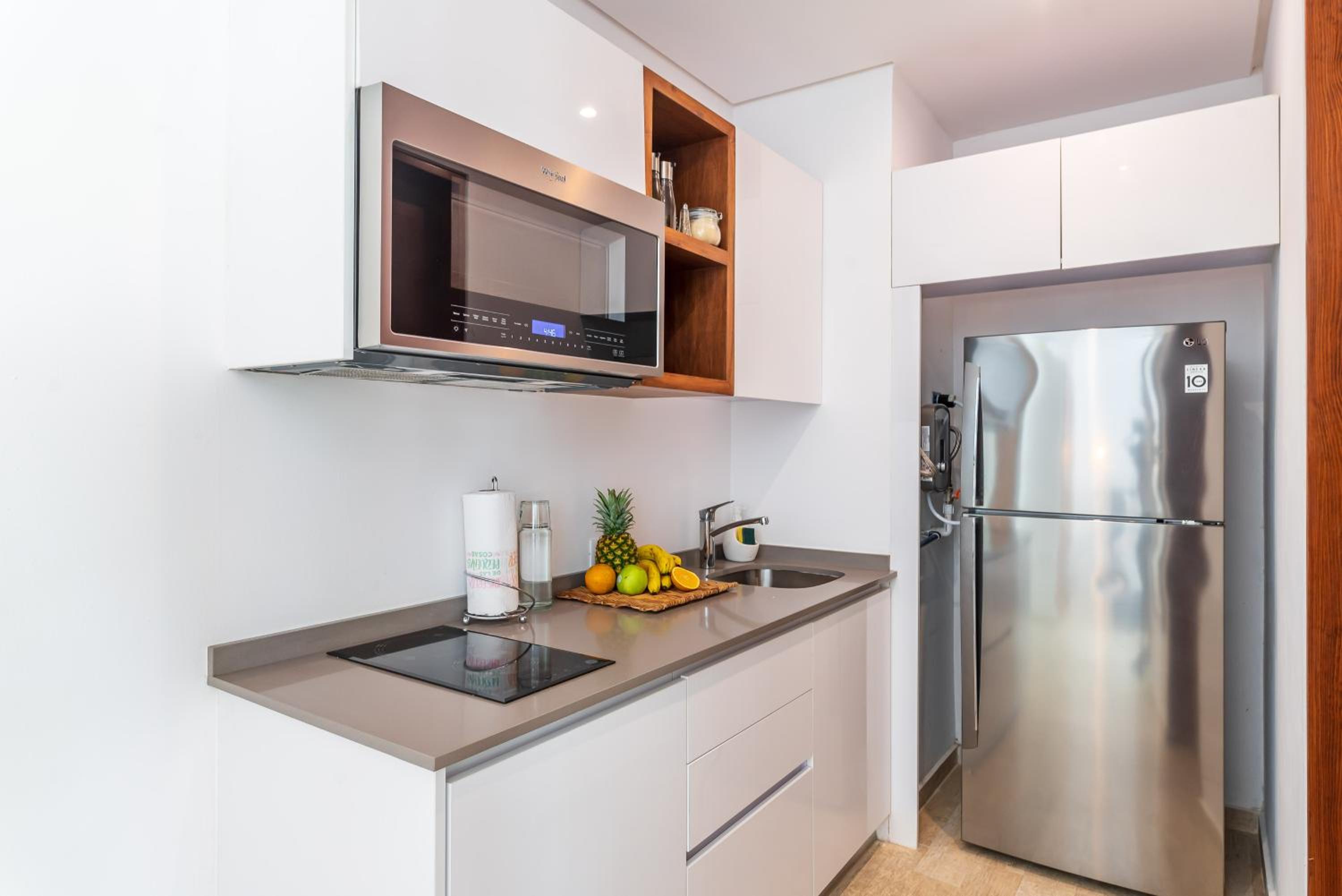 Studio Apartment - Photo 17