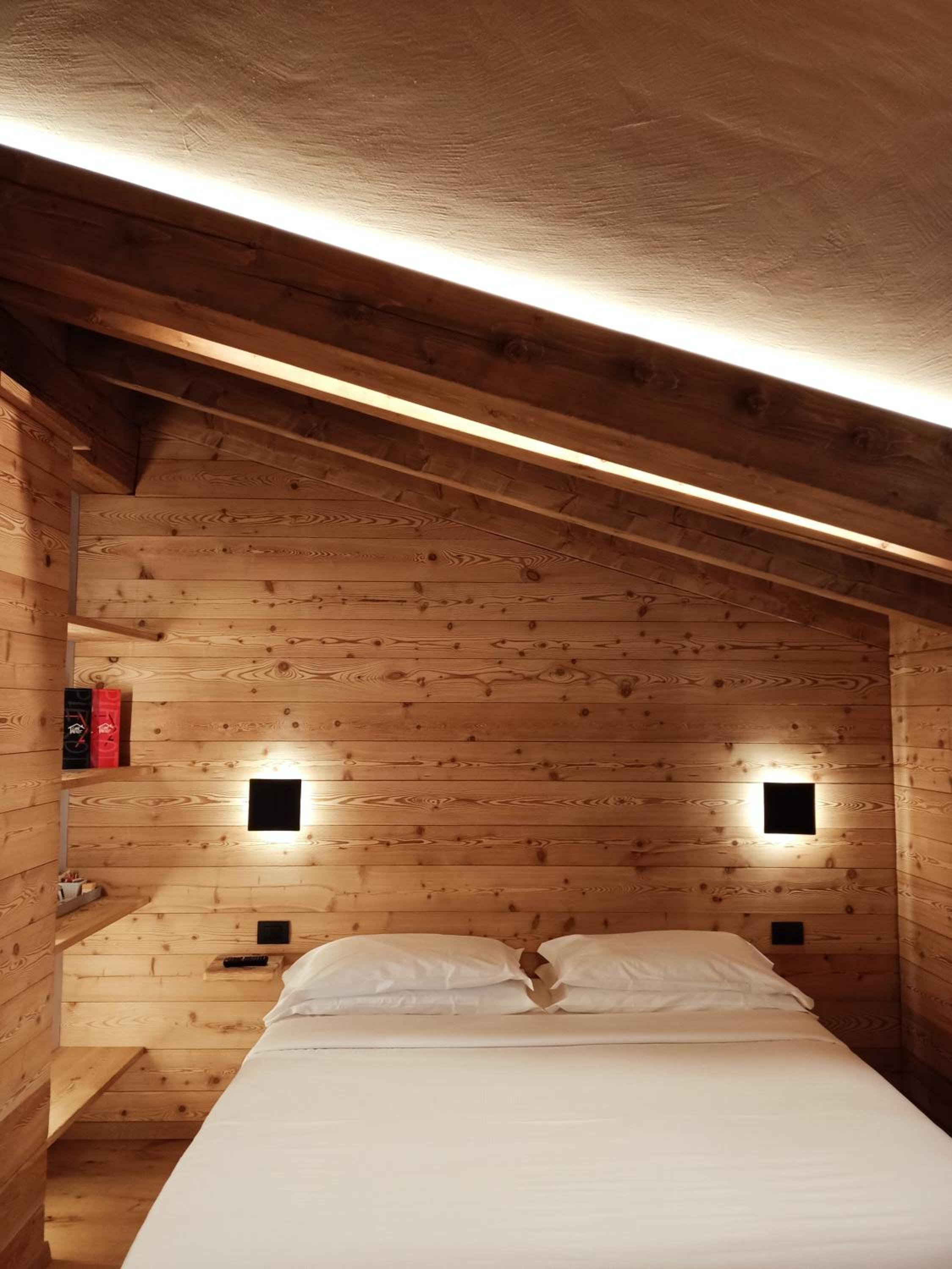 Deluxe Double Room with Hot Tub and Balcony photo 1