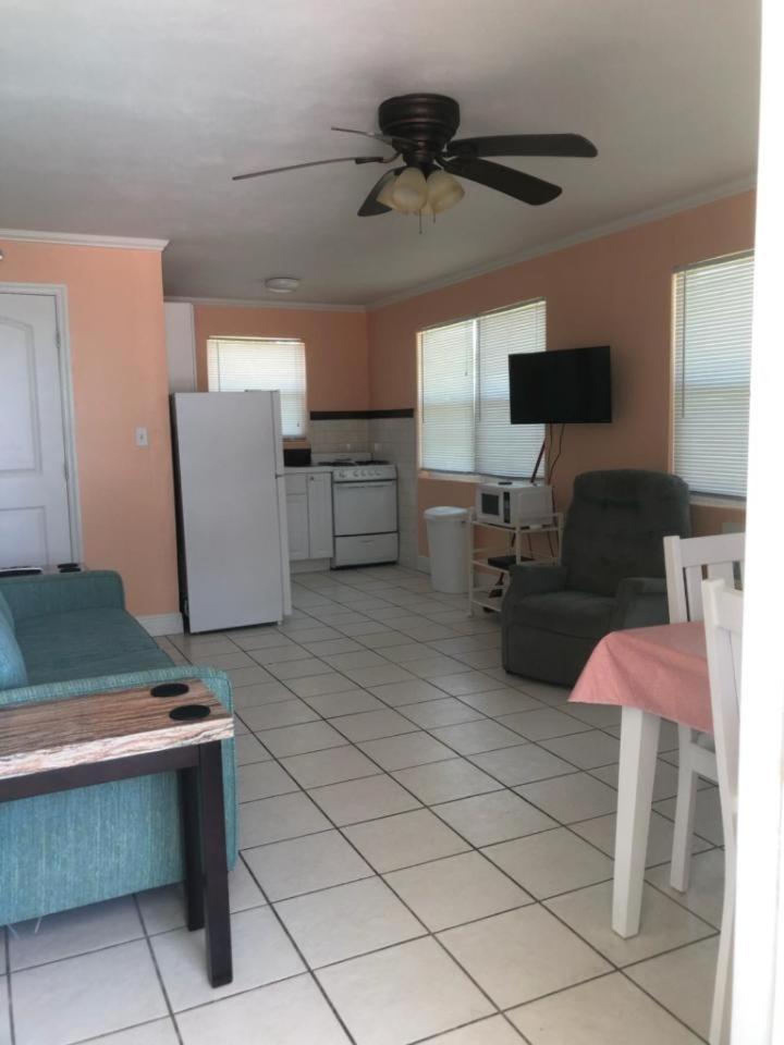 Two-Bedroom Land Cottage #8 photo 1