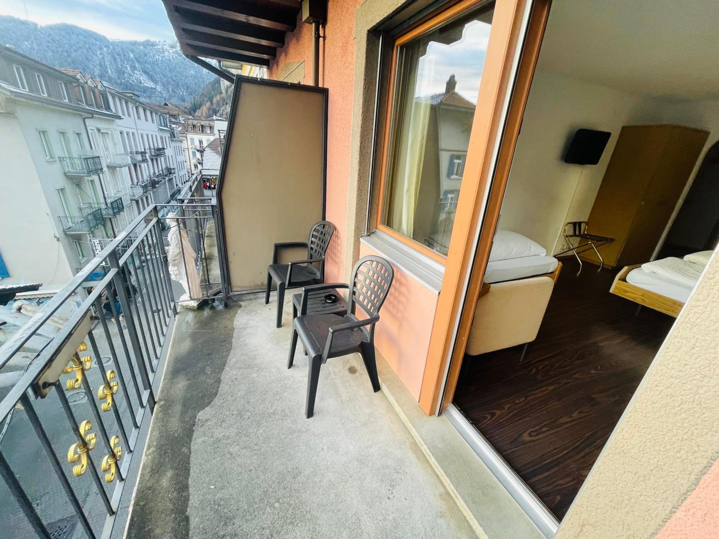 Standard Triple Room with Balcony - Photo 3