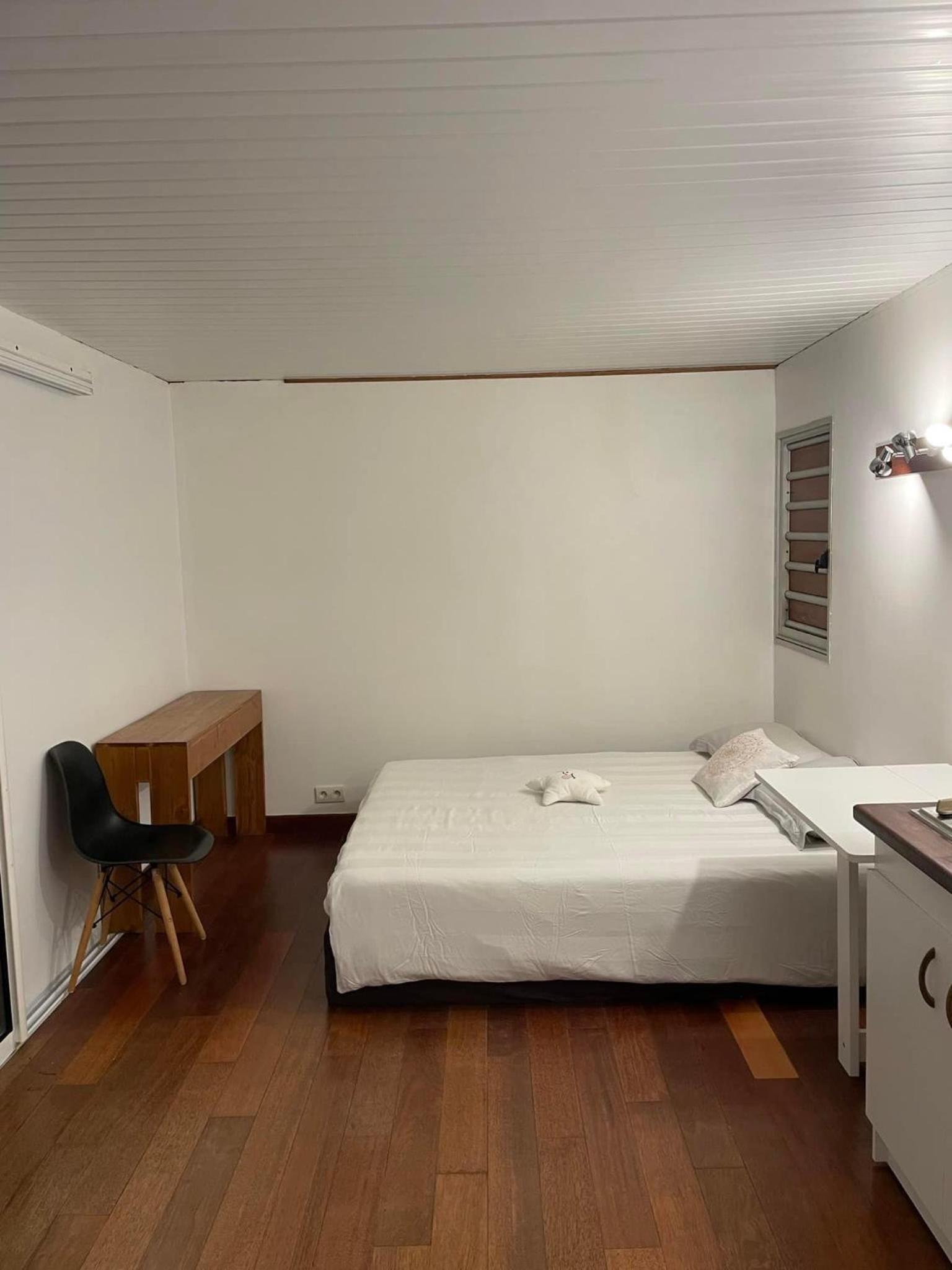 One-Bedroom House photo 1
