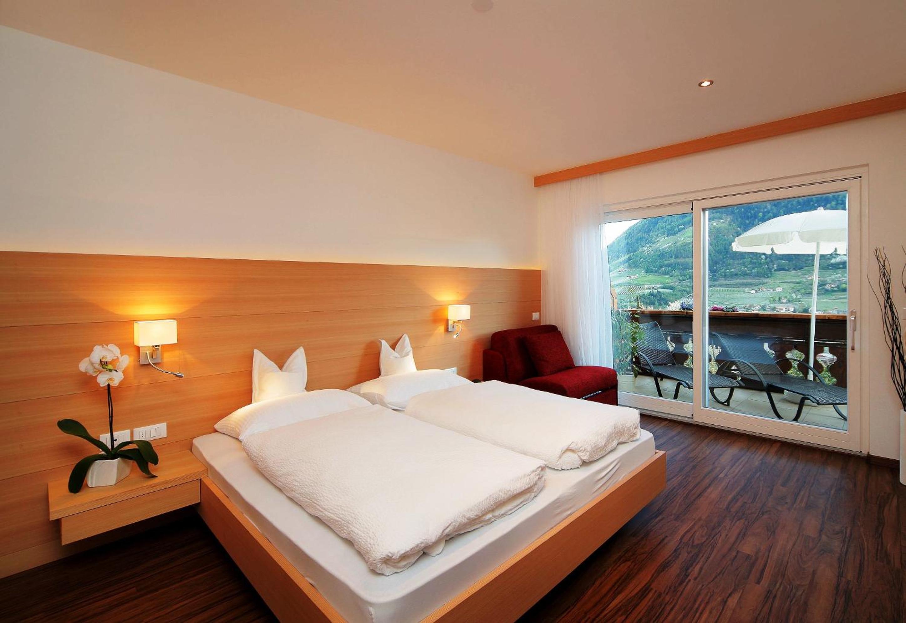 One-Bedroom Apartment with Balcony