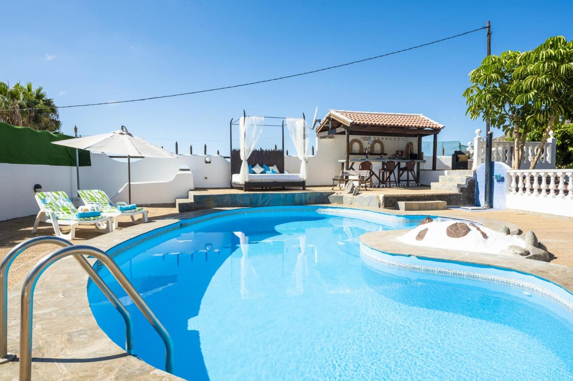 Villa photo 2