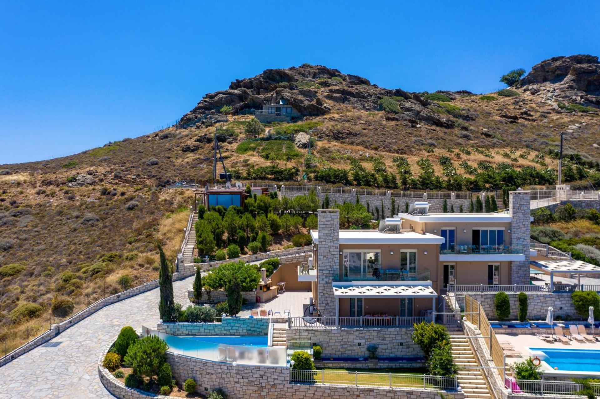 Four-Bedroom Villa photo 2