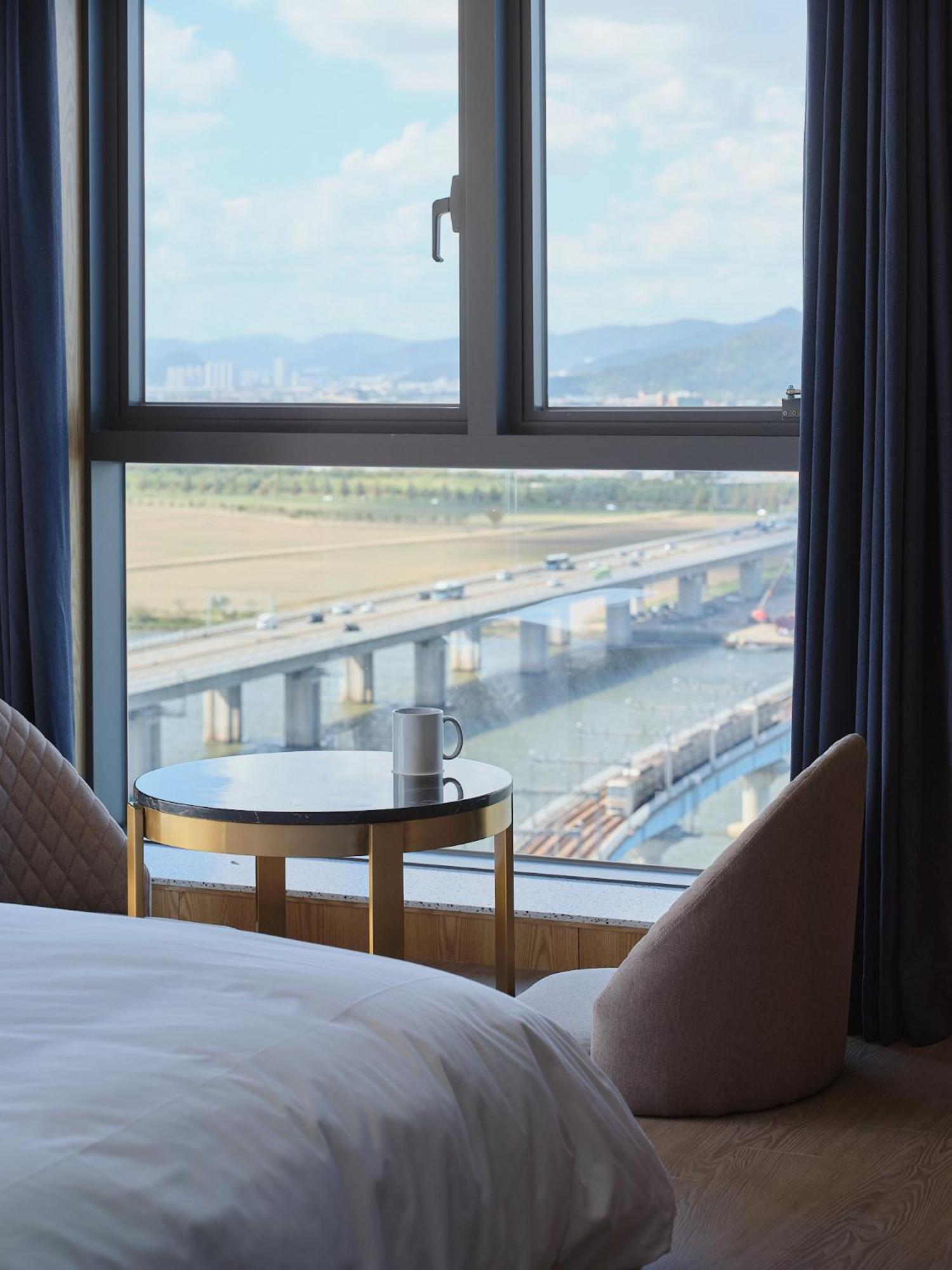 Deluxe Double River View - Photo 2