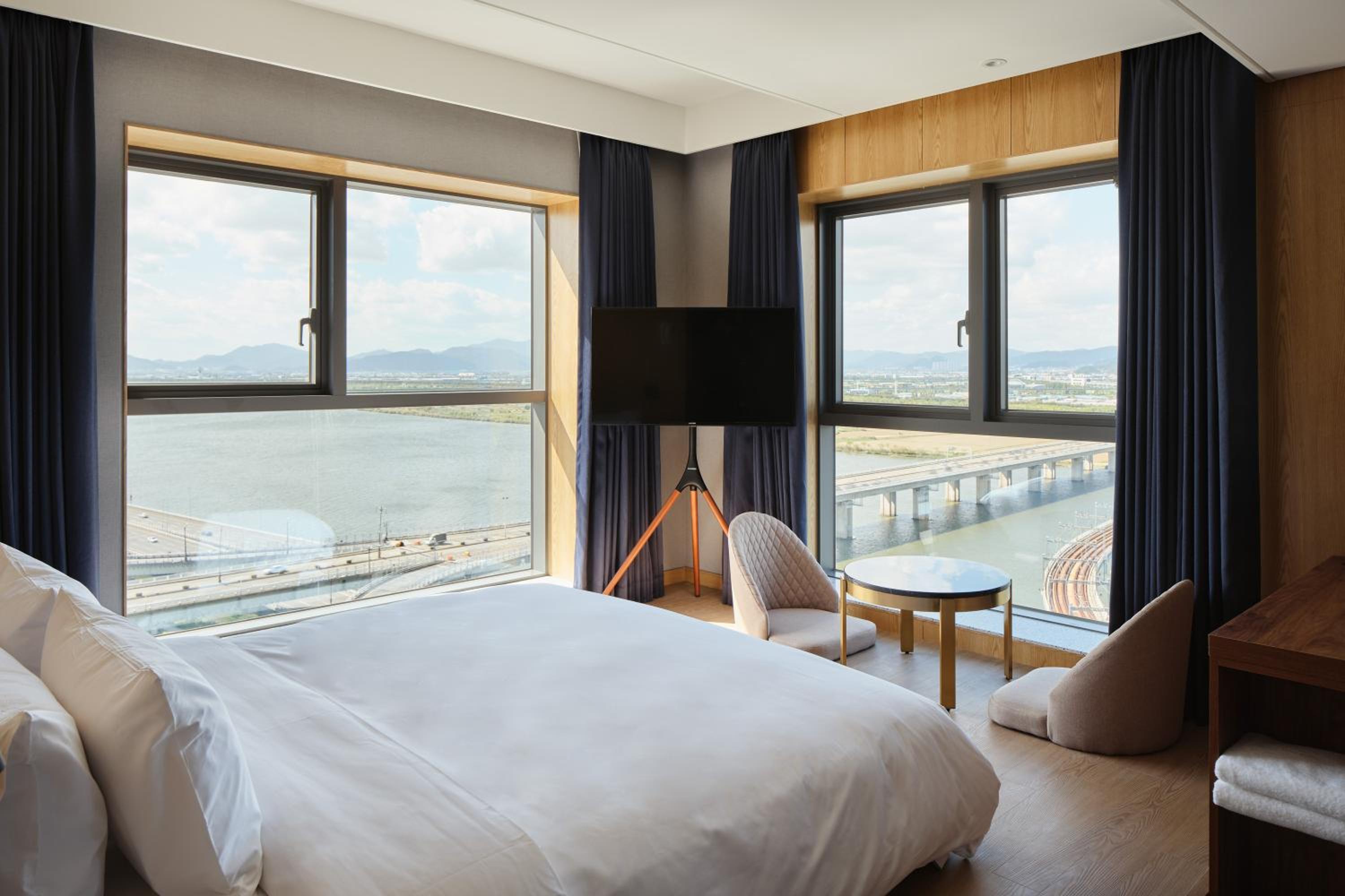 Deluxe Double River View - Photo 1