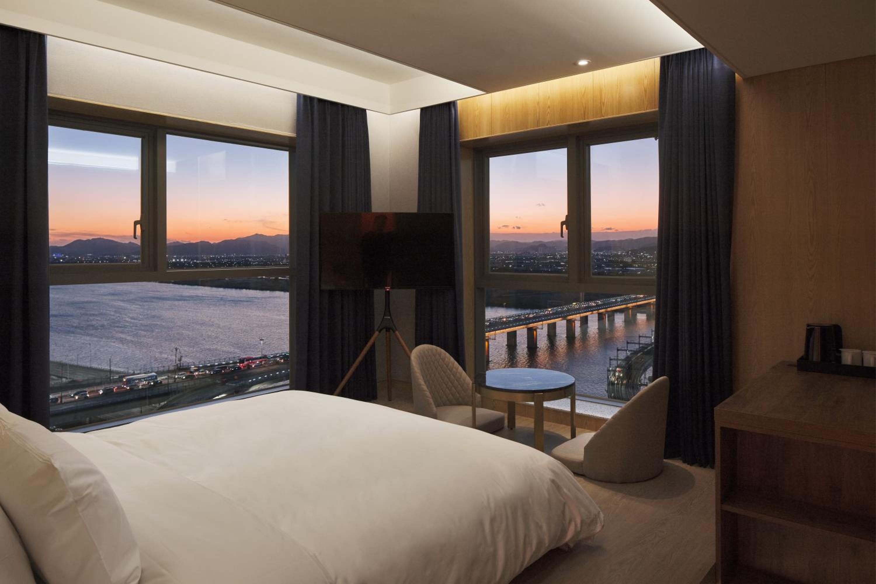 Deluxe Double River View - Photo 4