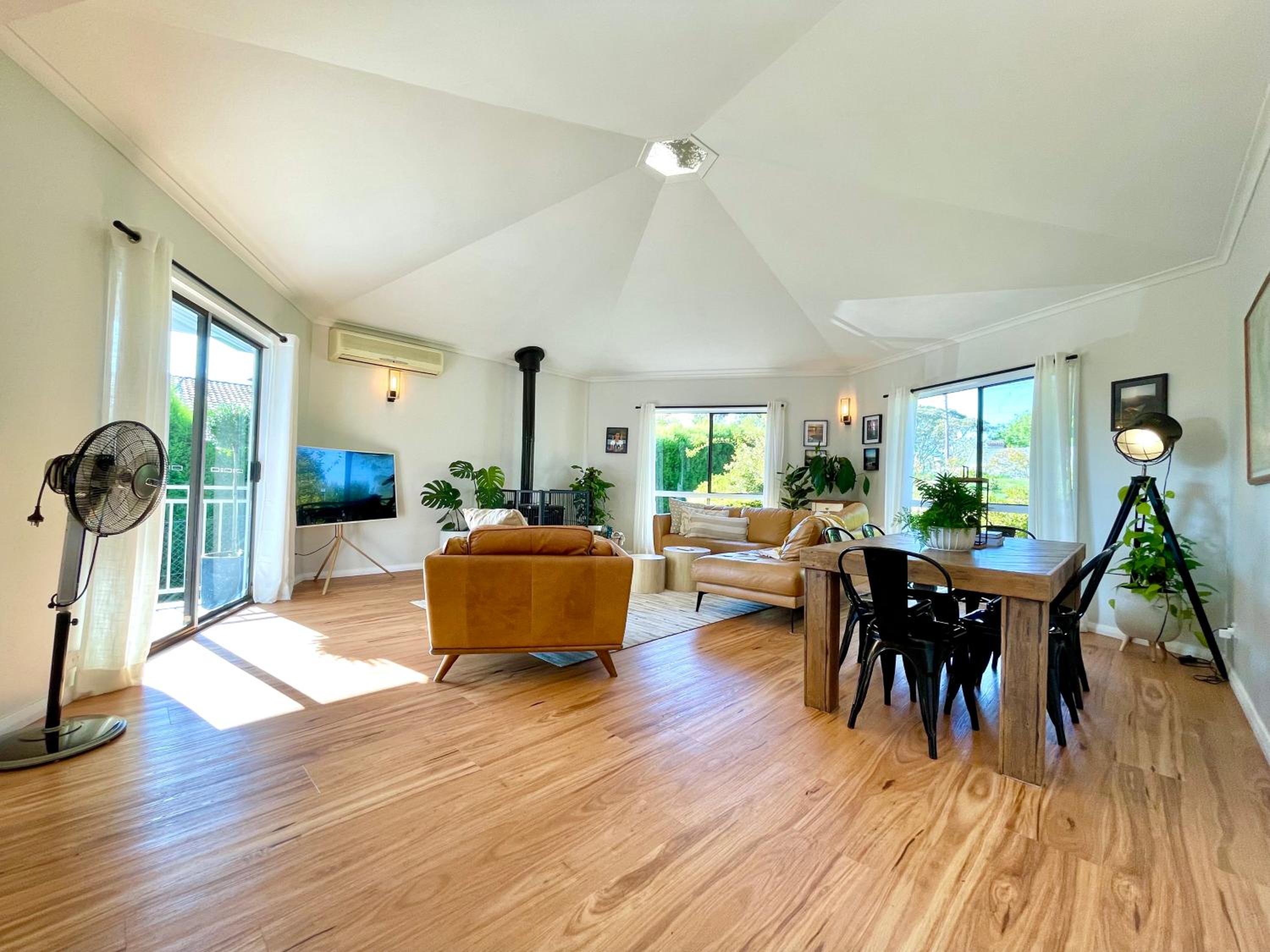 Three-Bedroom House photo 3
