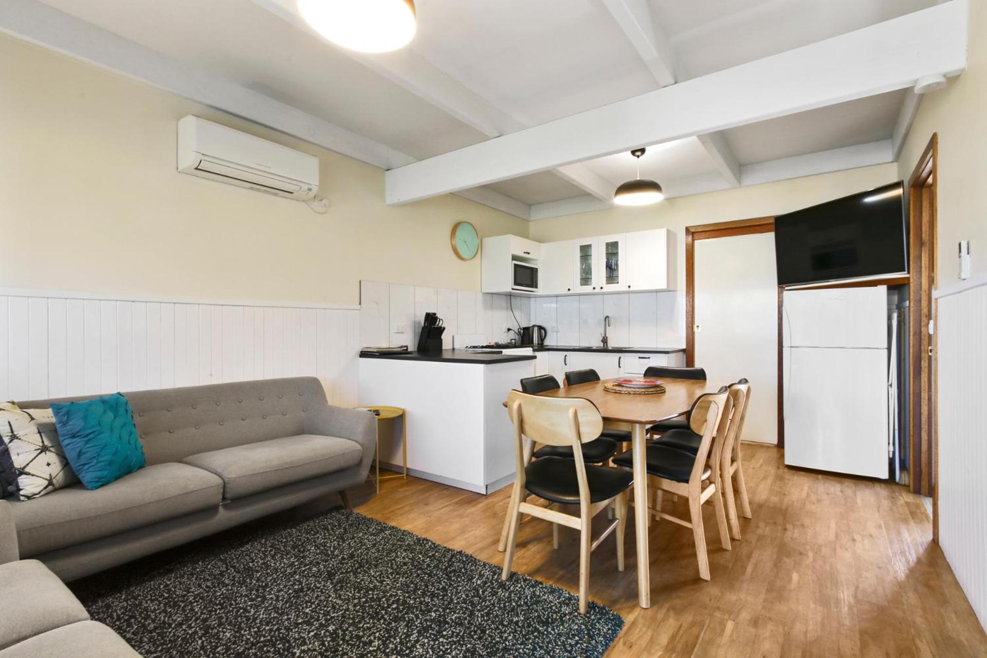 Apartment photo 2