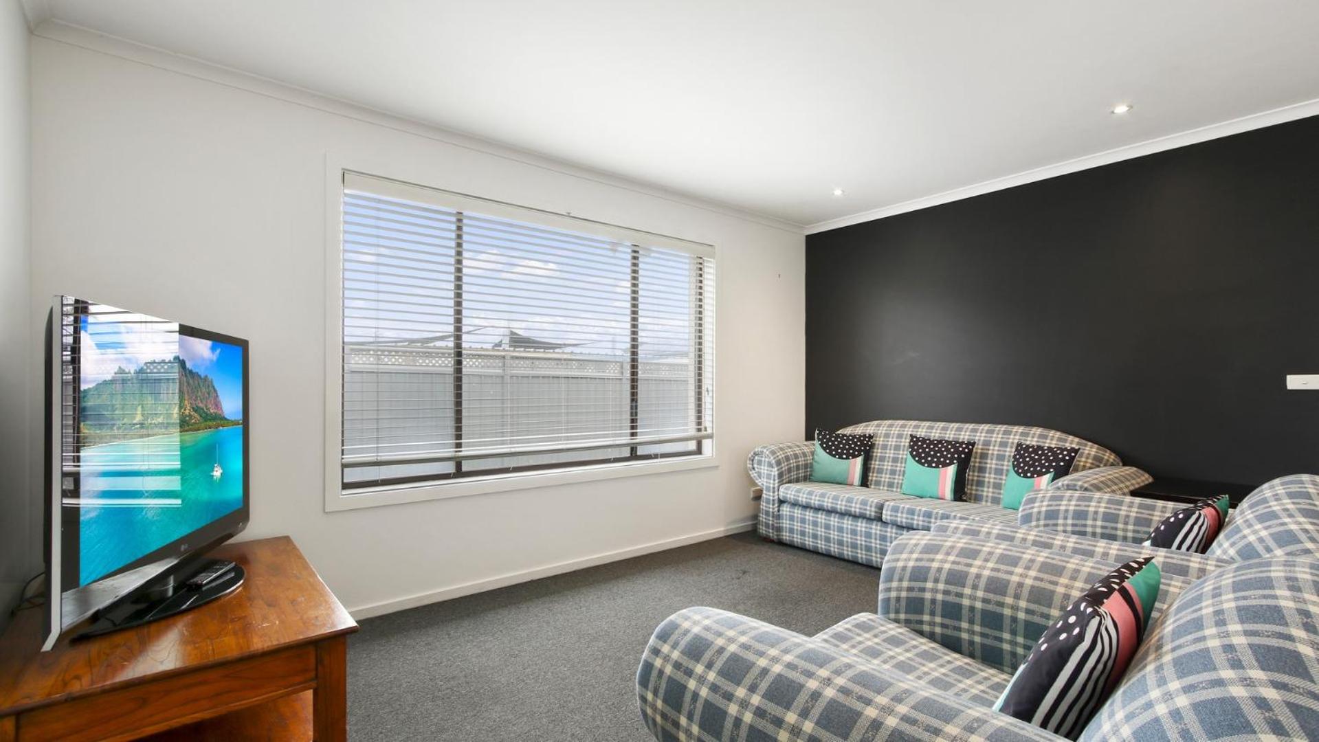 Three-Bedroom Apartment photo 1