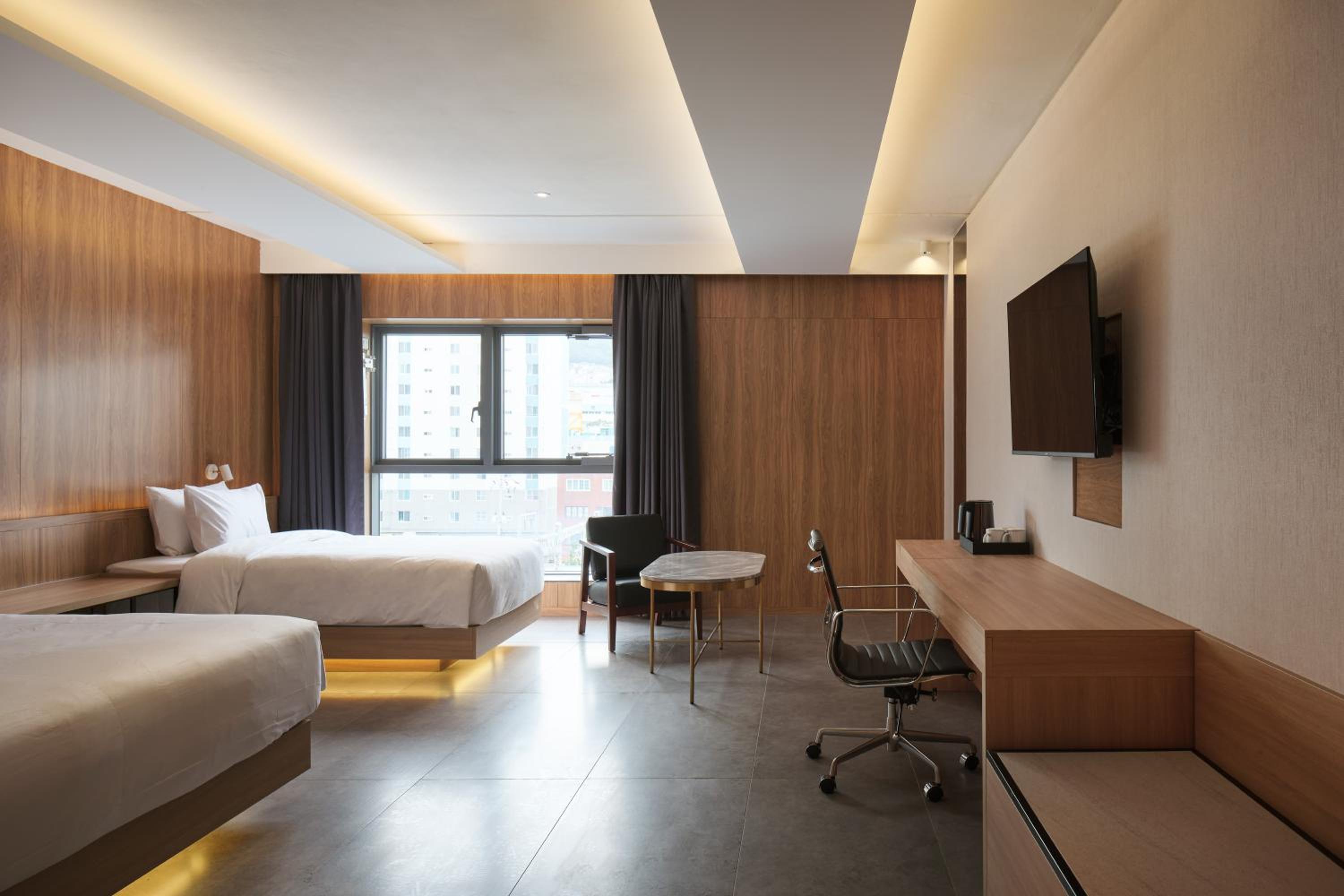 Twin Room - Disability Access - Photo 4