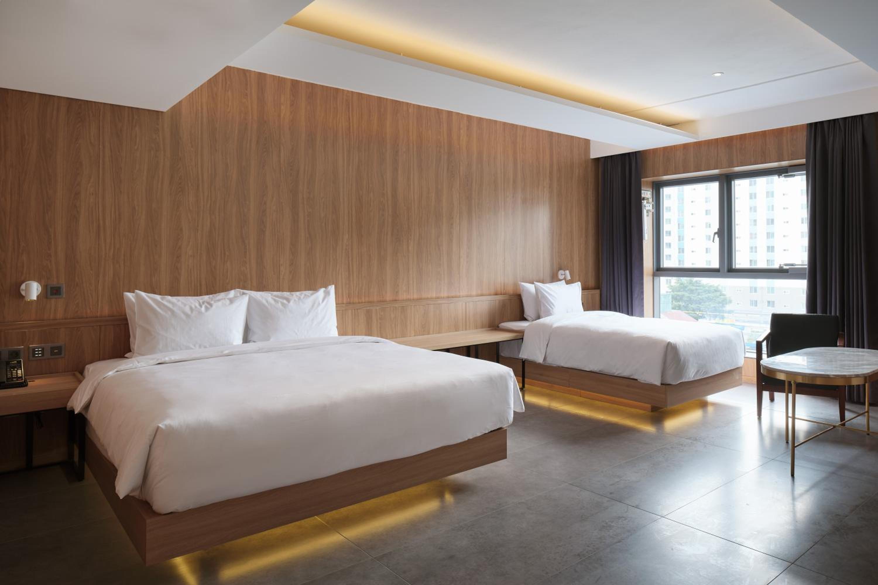 Twin Room - Disability Access - Photo 1