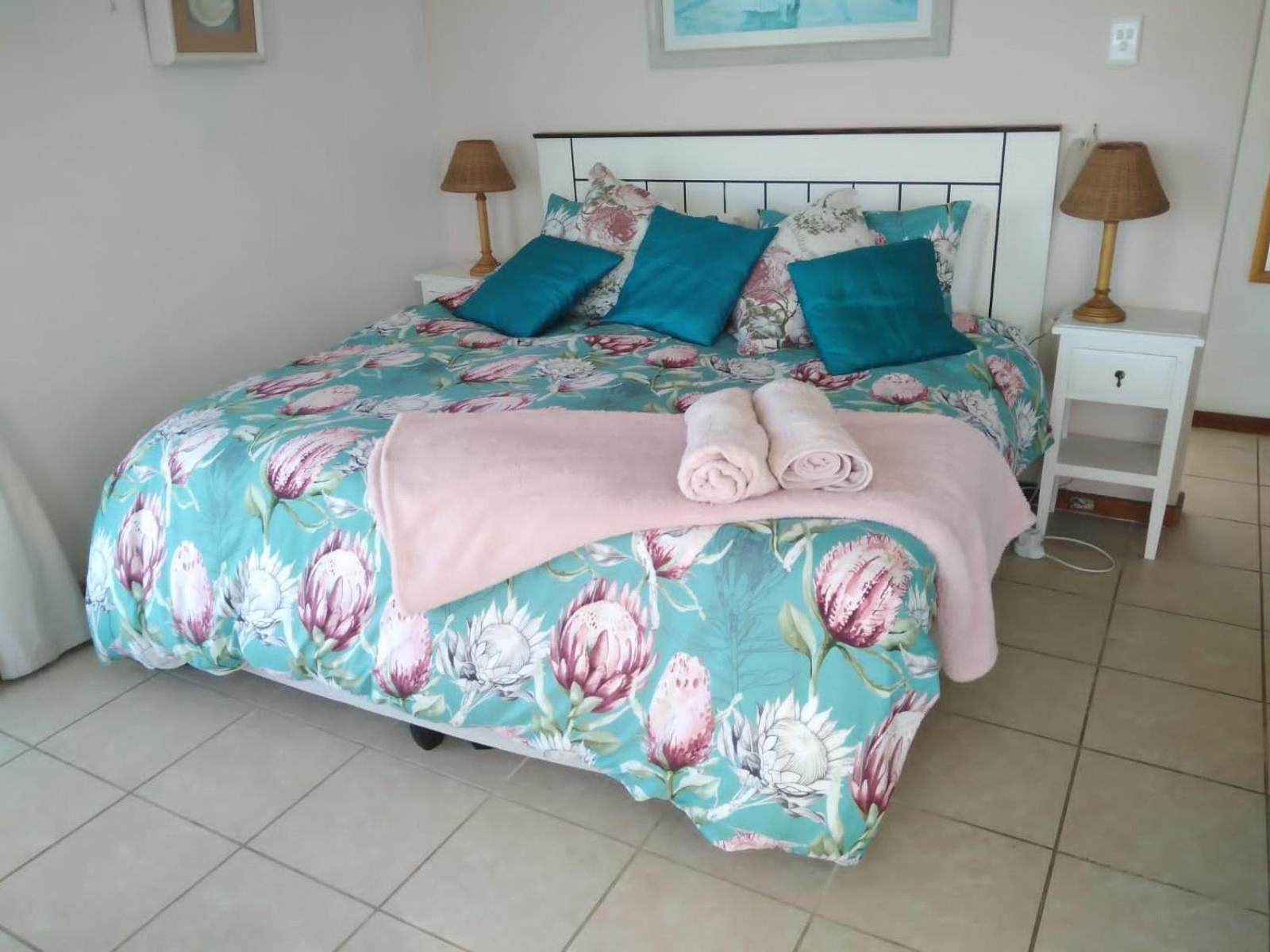 Five-Bedroom House - Photo 35