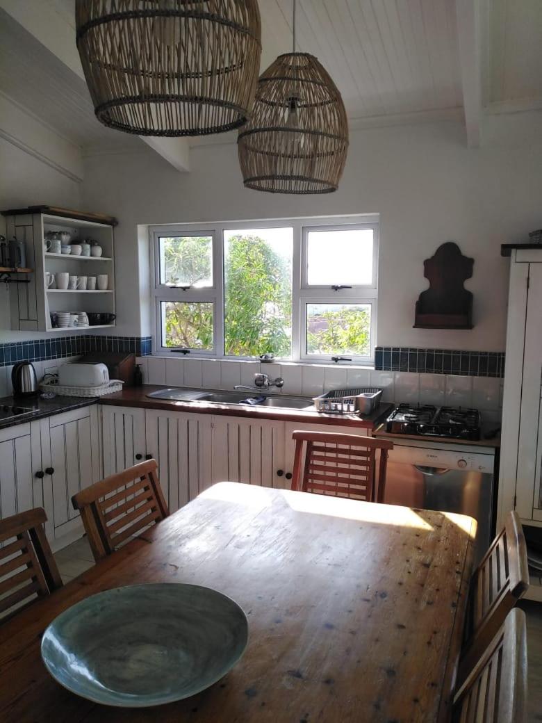 Five-Bedroom House - Photo 34