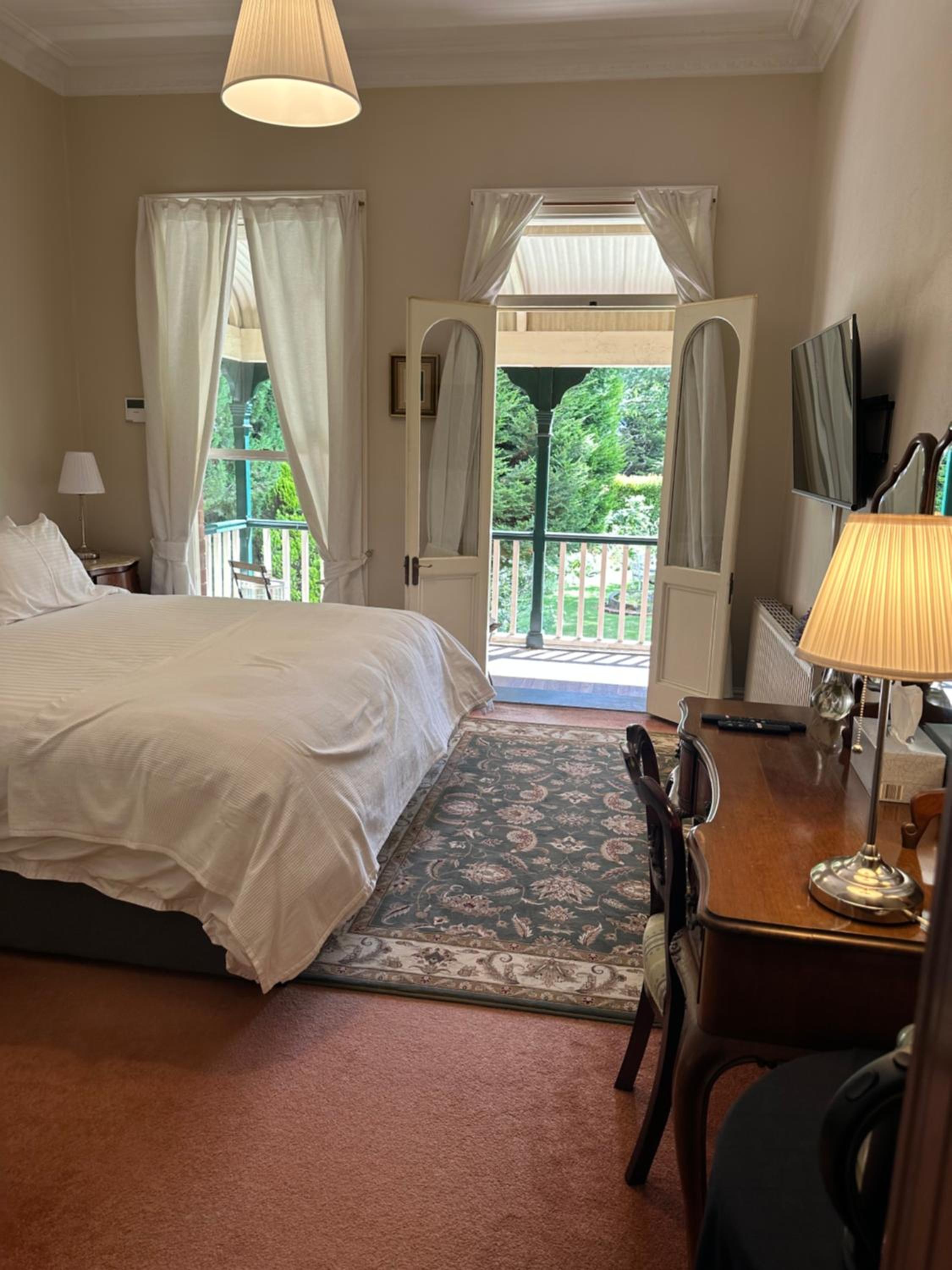 Deluxe King Room photo 1