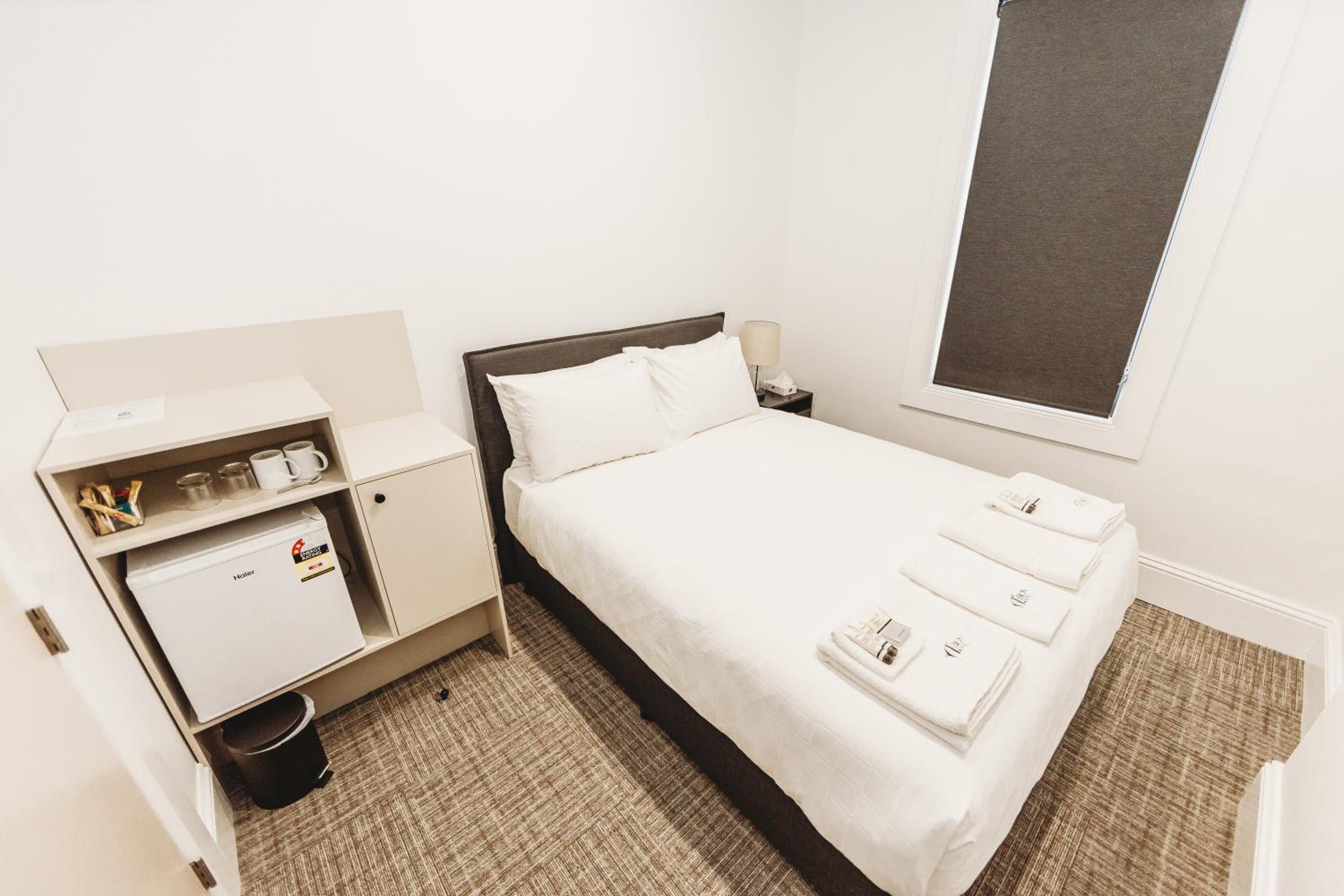 Queen Room photo 1