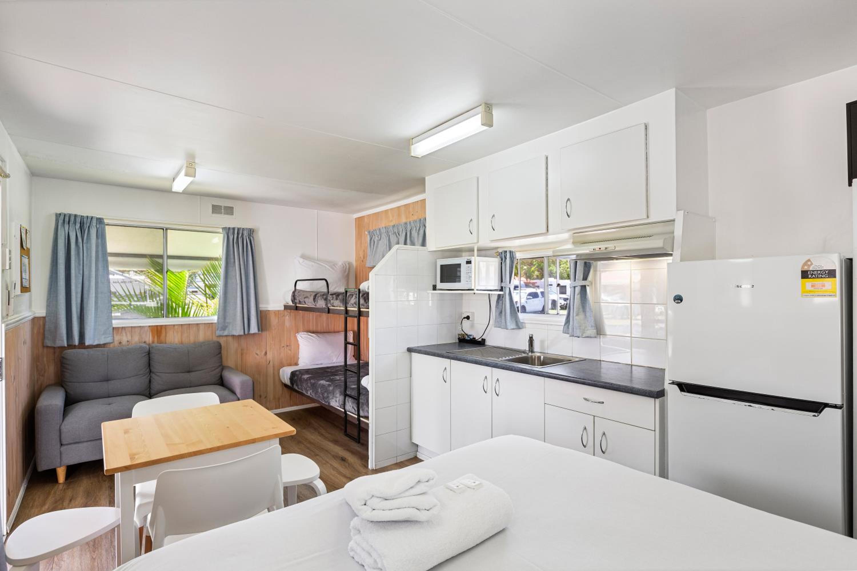 Budget Cabin - External Ensuite photo 1