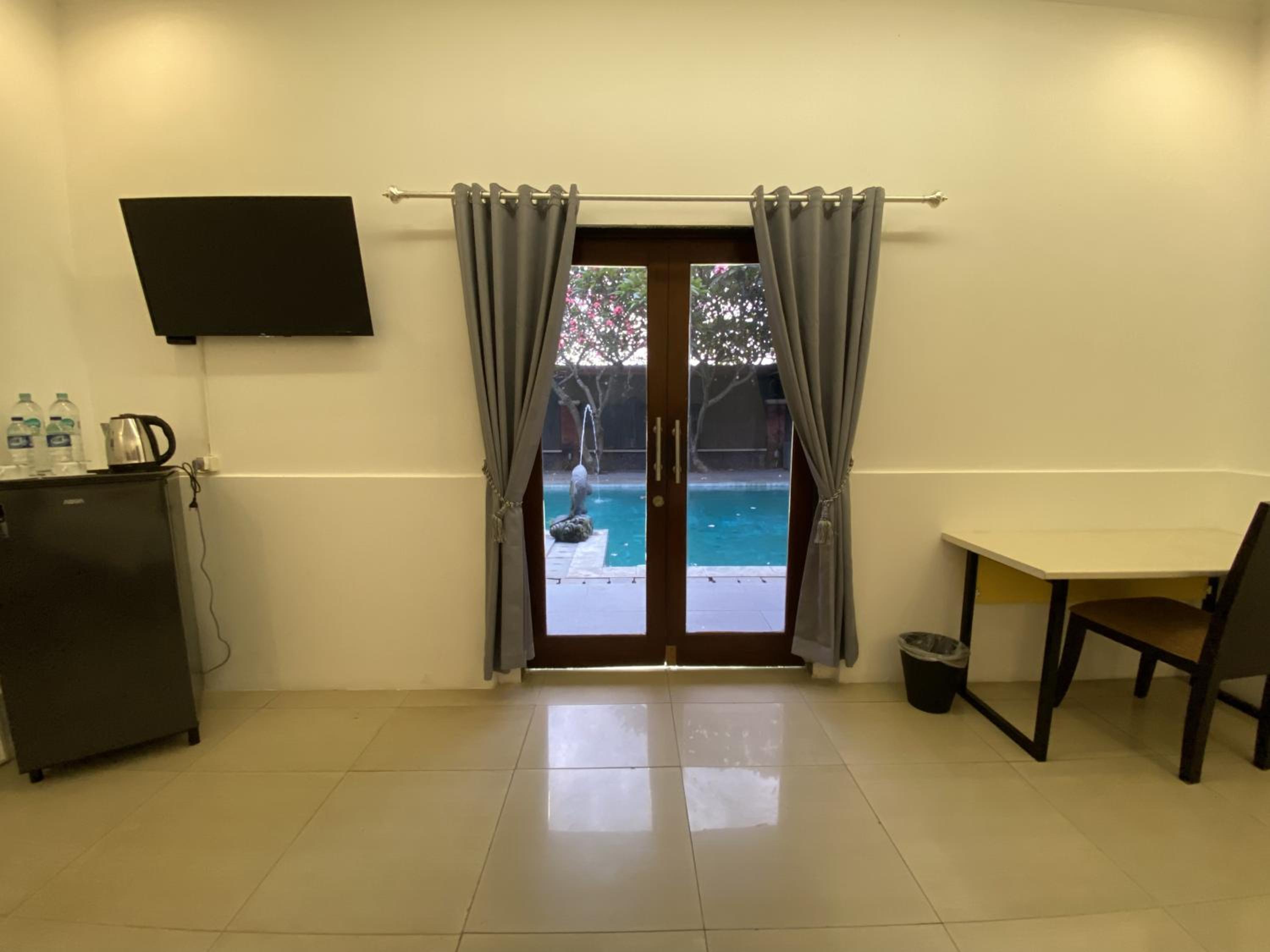 Standard Family Room - Photo 21