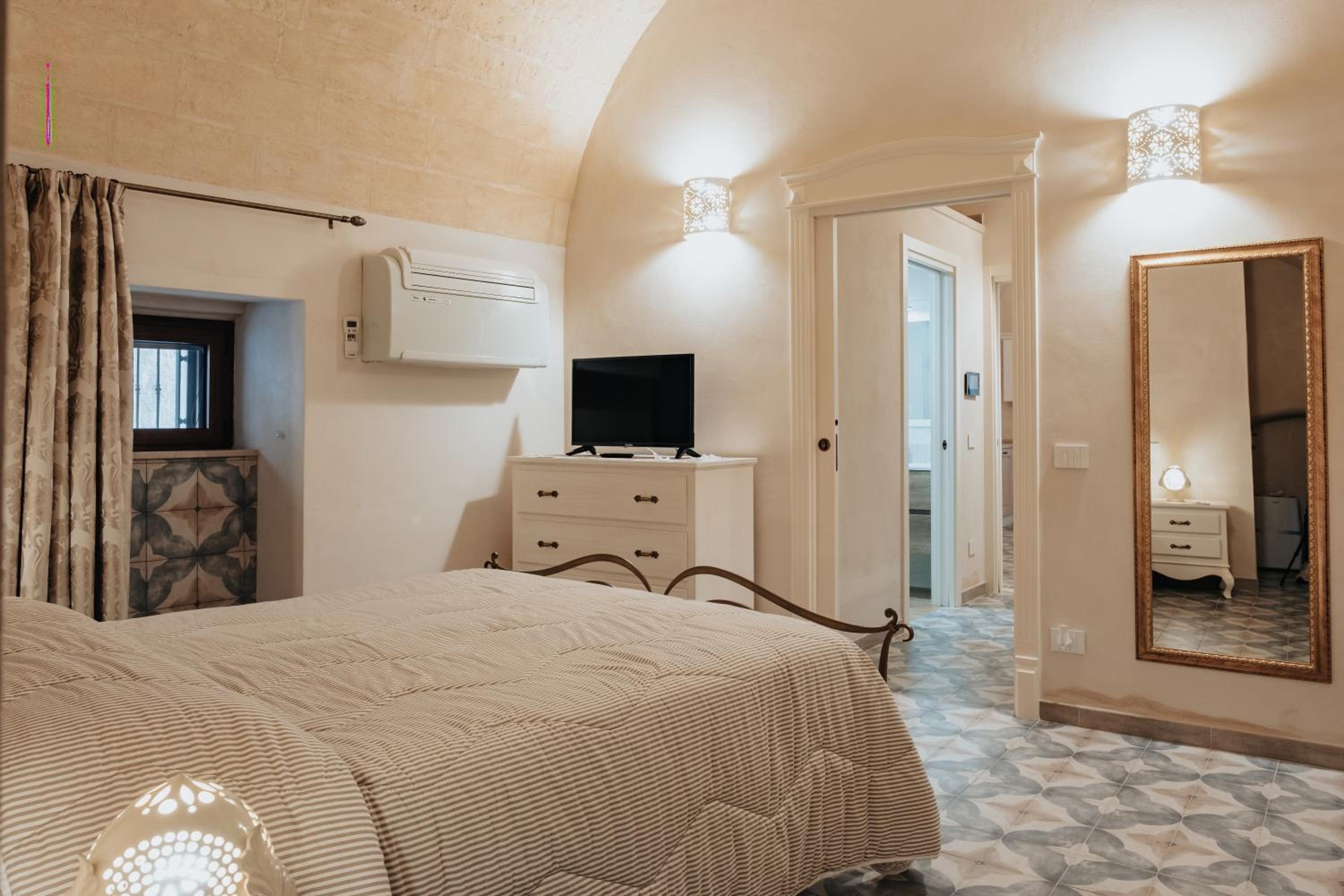 One-Bedroom House - Photo 16
