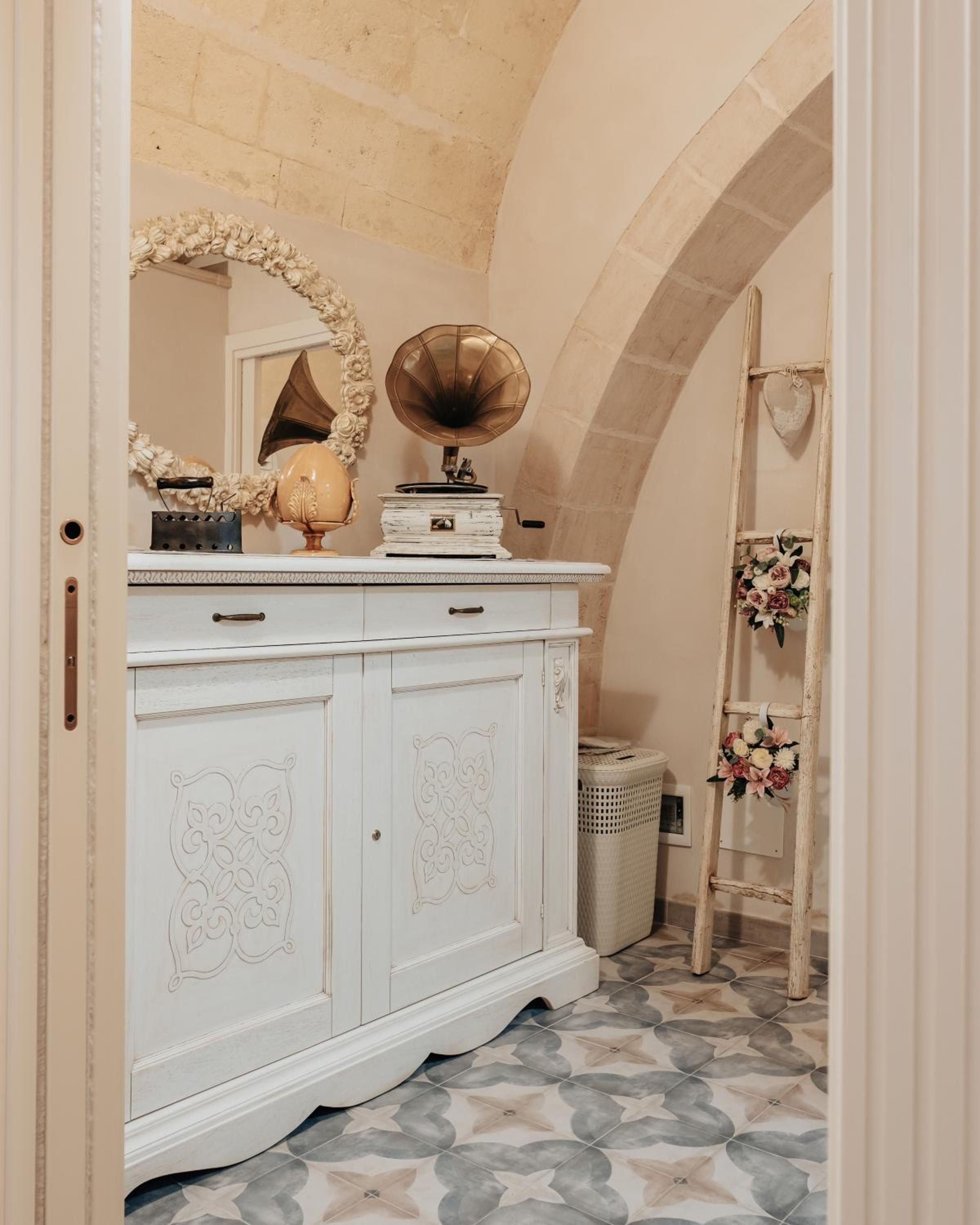 One-Bedroom House - Photo 18
