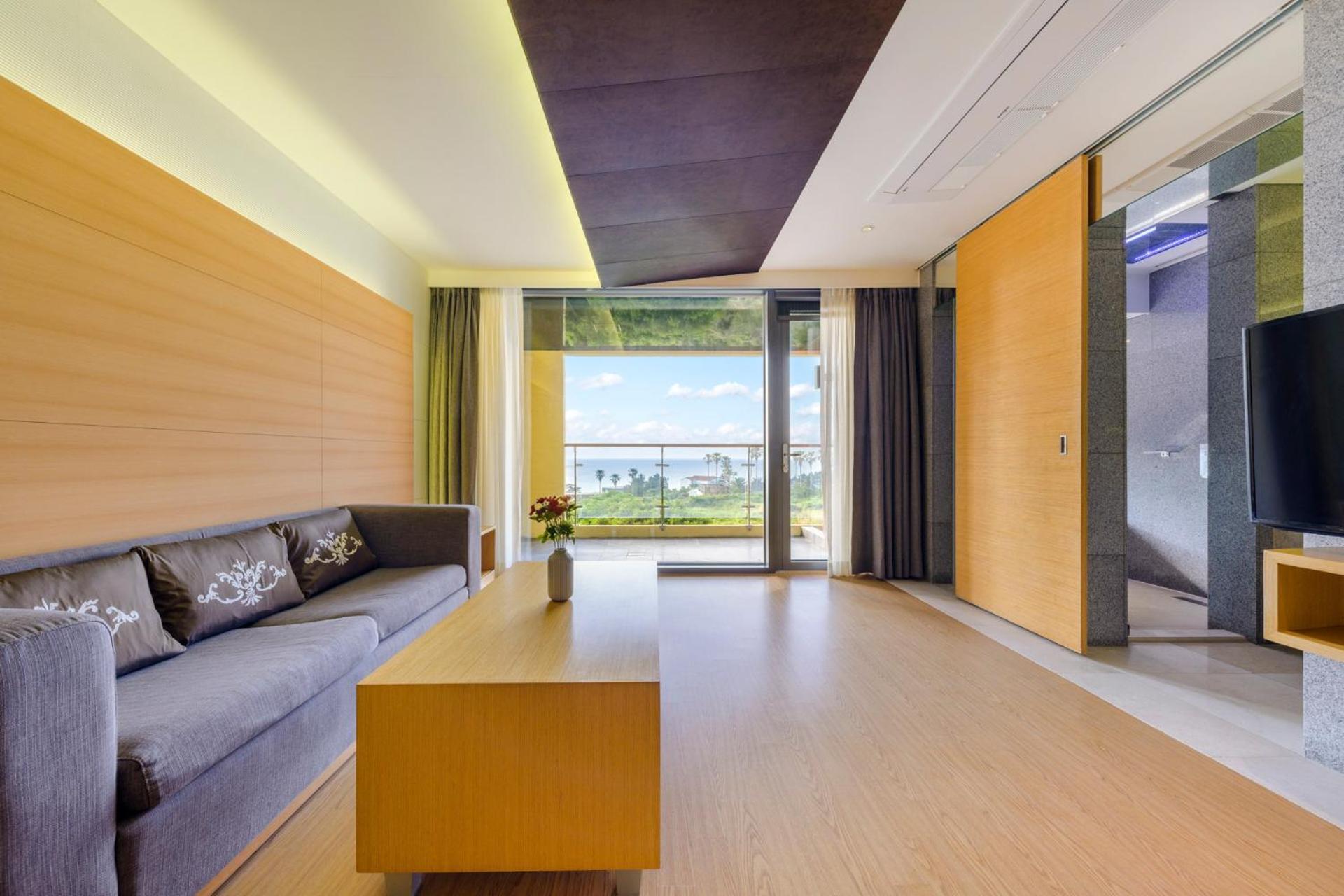 Suite (Room Only) photo 3
