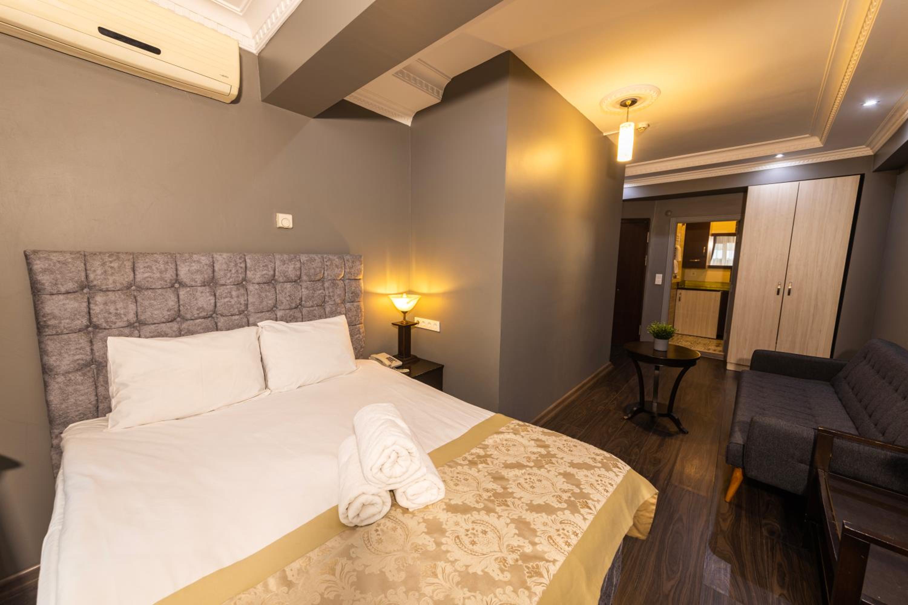Standard Double Room photo 2