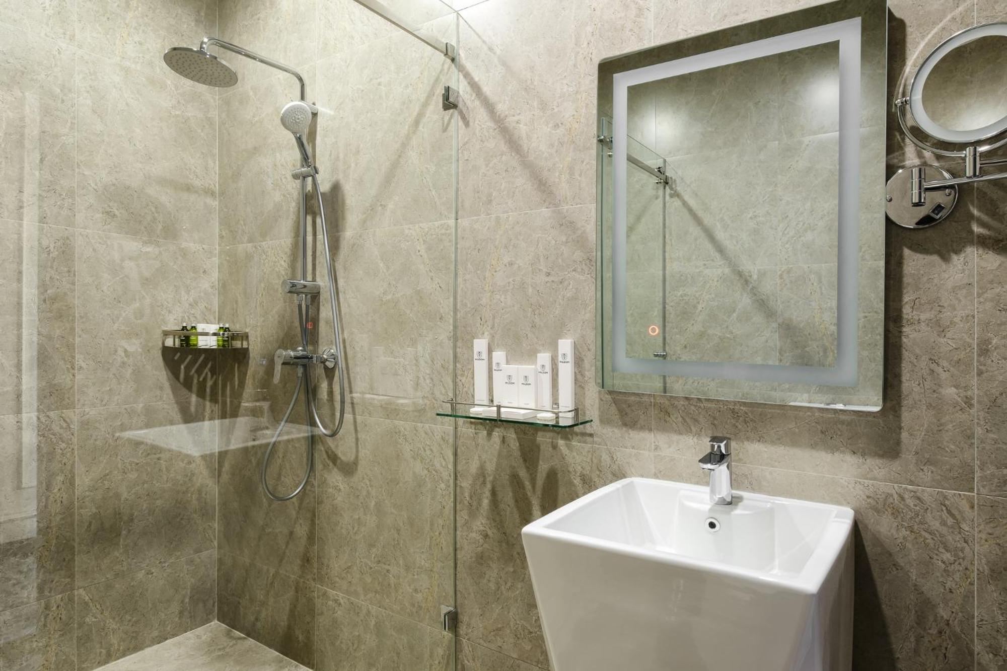 Deluxe Double or Twin Room - Photo 5