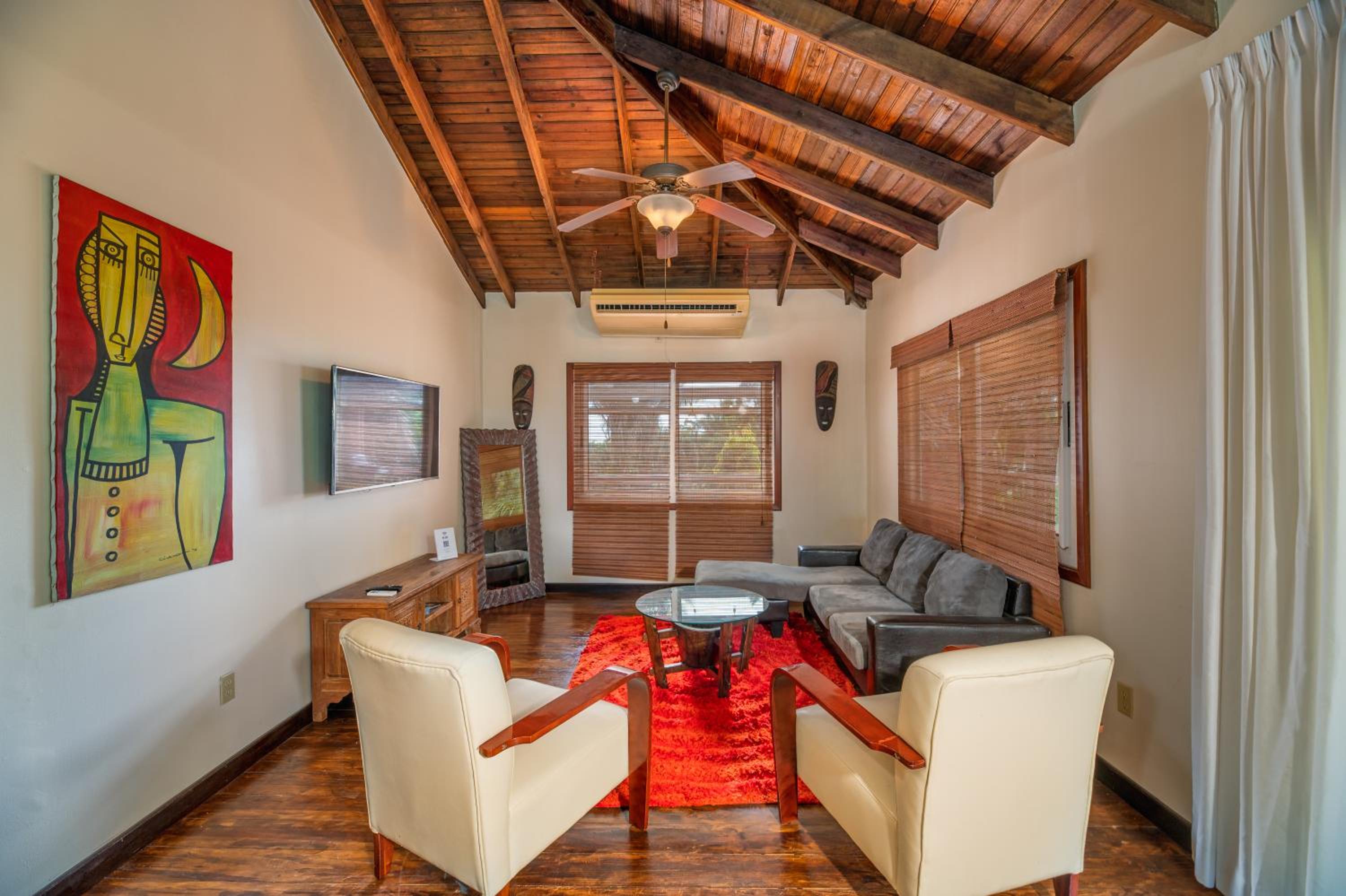 Three-Bedroom House photo 2