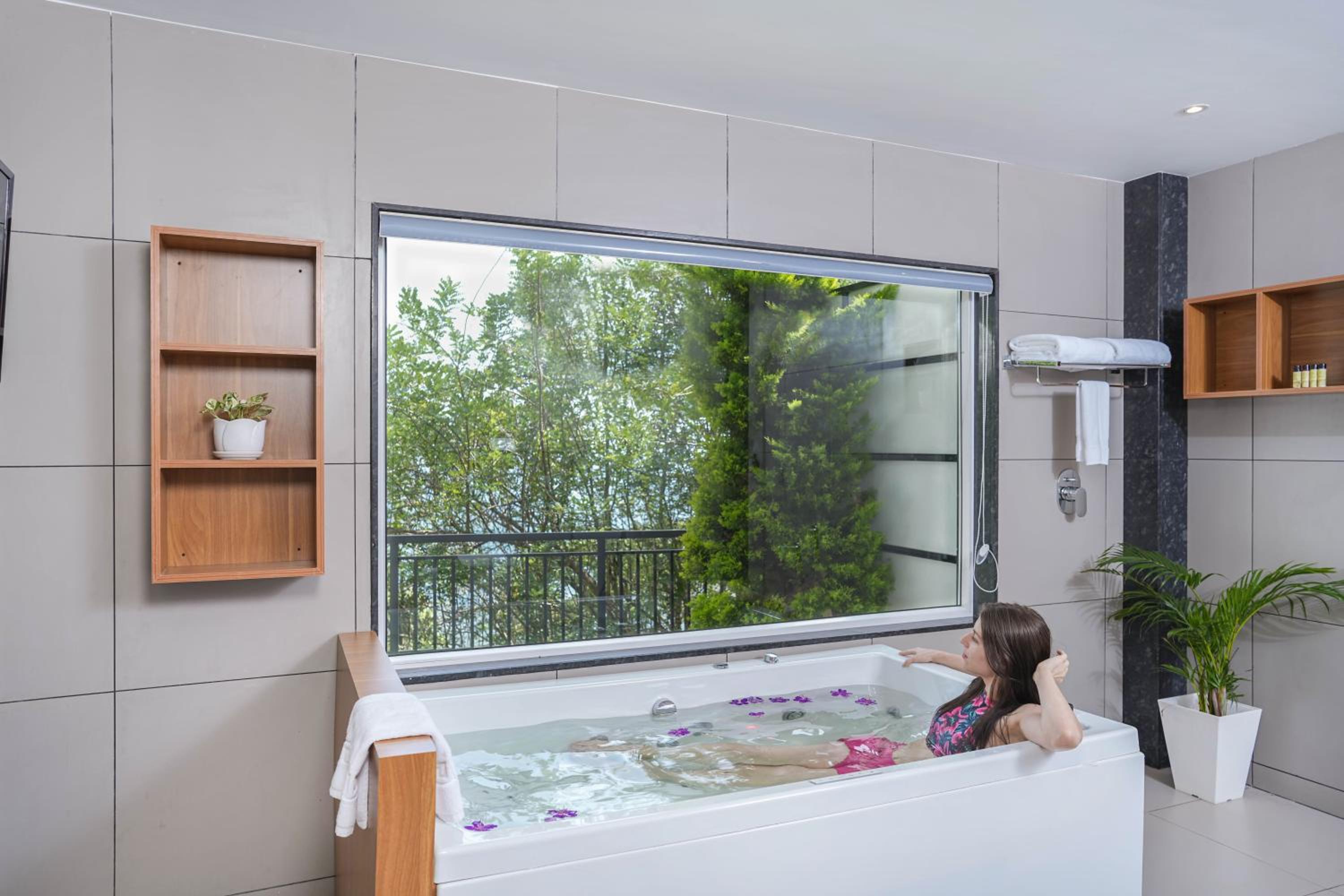 Timeless Jacuzzi Suite with Early Check-In upto 2 hours (subject to availability) - Photo 11