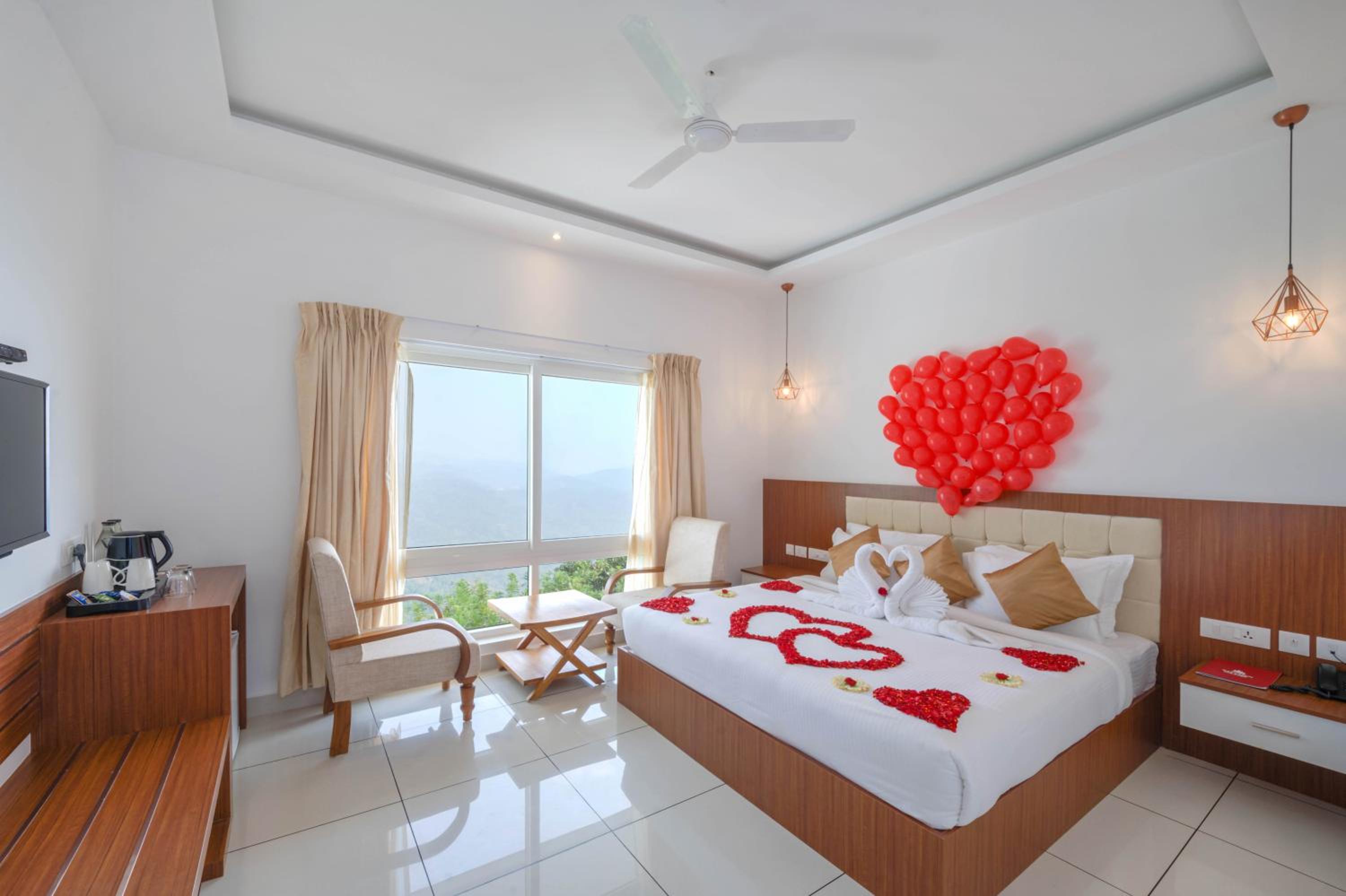 Mountain View Suite with Early Check-In upto 2 hours (subject to availability) - Photo 1