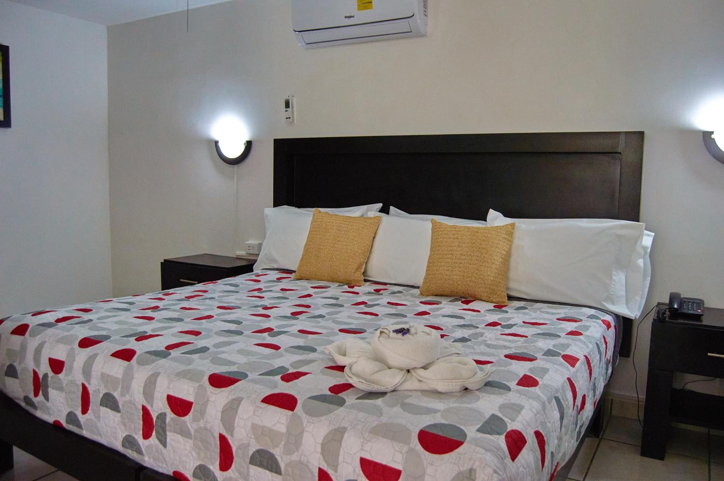 Deluxe King Room photo 1