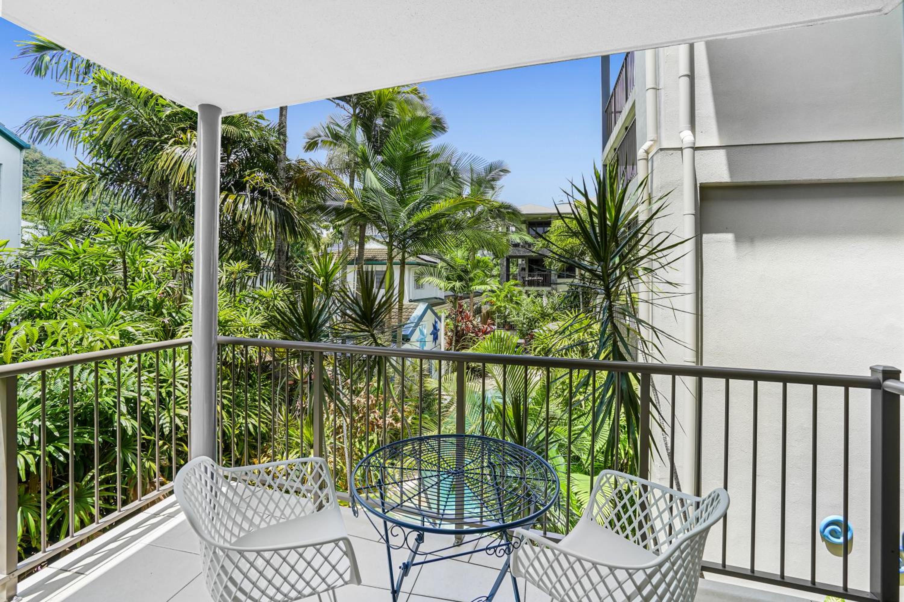 Two Bedroom Deluxe Beachfront Apartment photo 2
