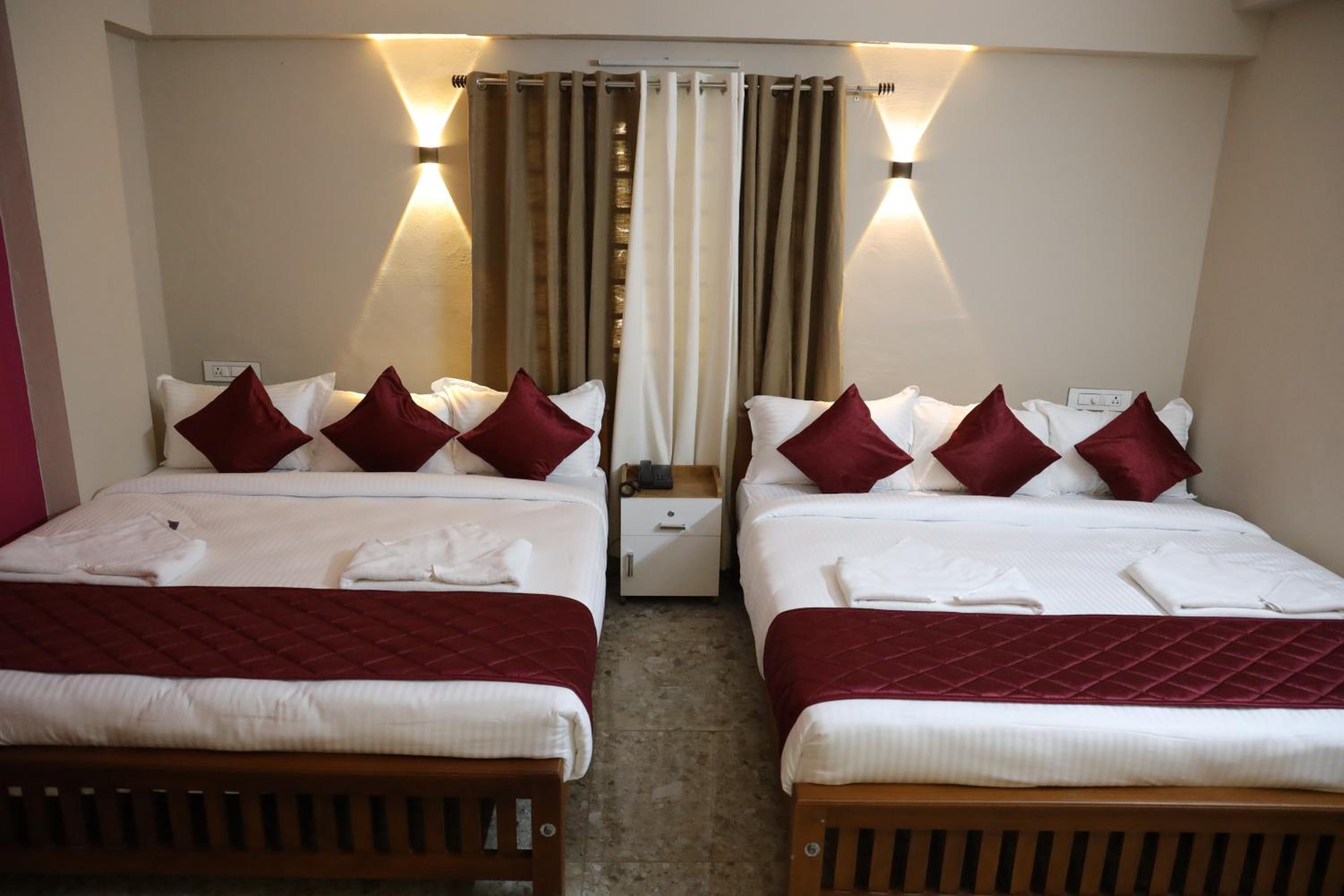 Deluxe Family Suite - Photo 3