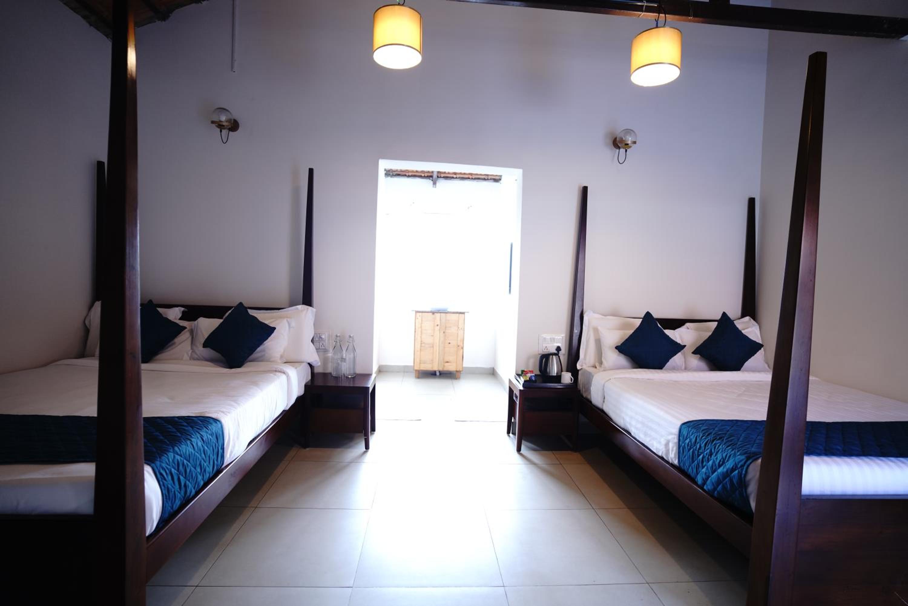 Junior Suite with Pool View photo 3