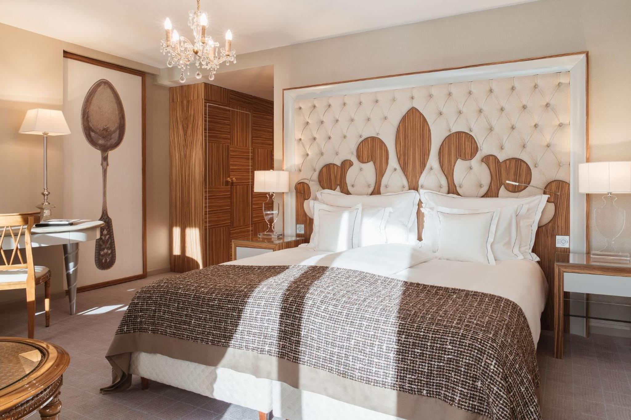 Deluxe Room with Lake View, Carlton Hotel