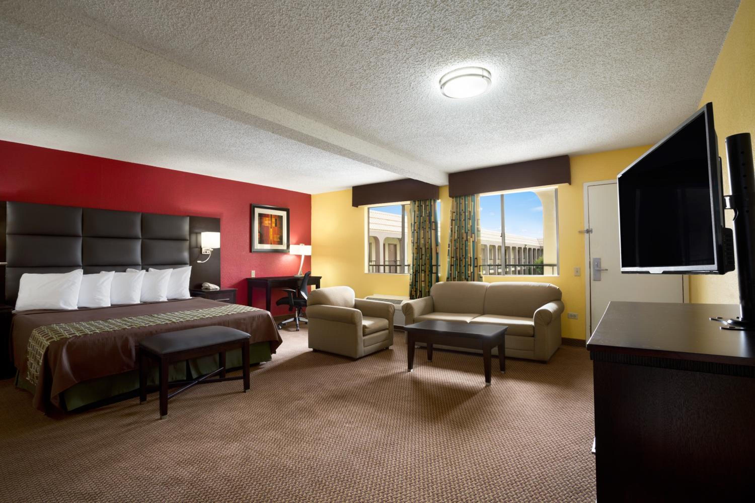 Deluxe King Studio Suite - Non-Smoking - Photo 1