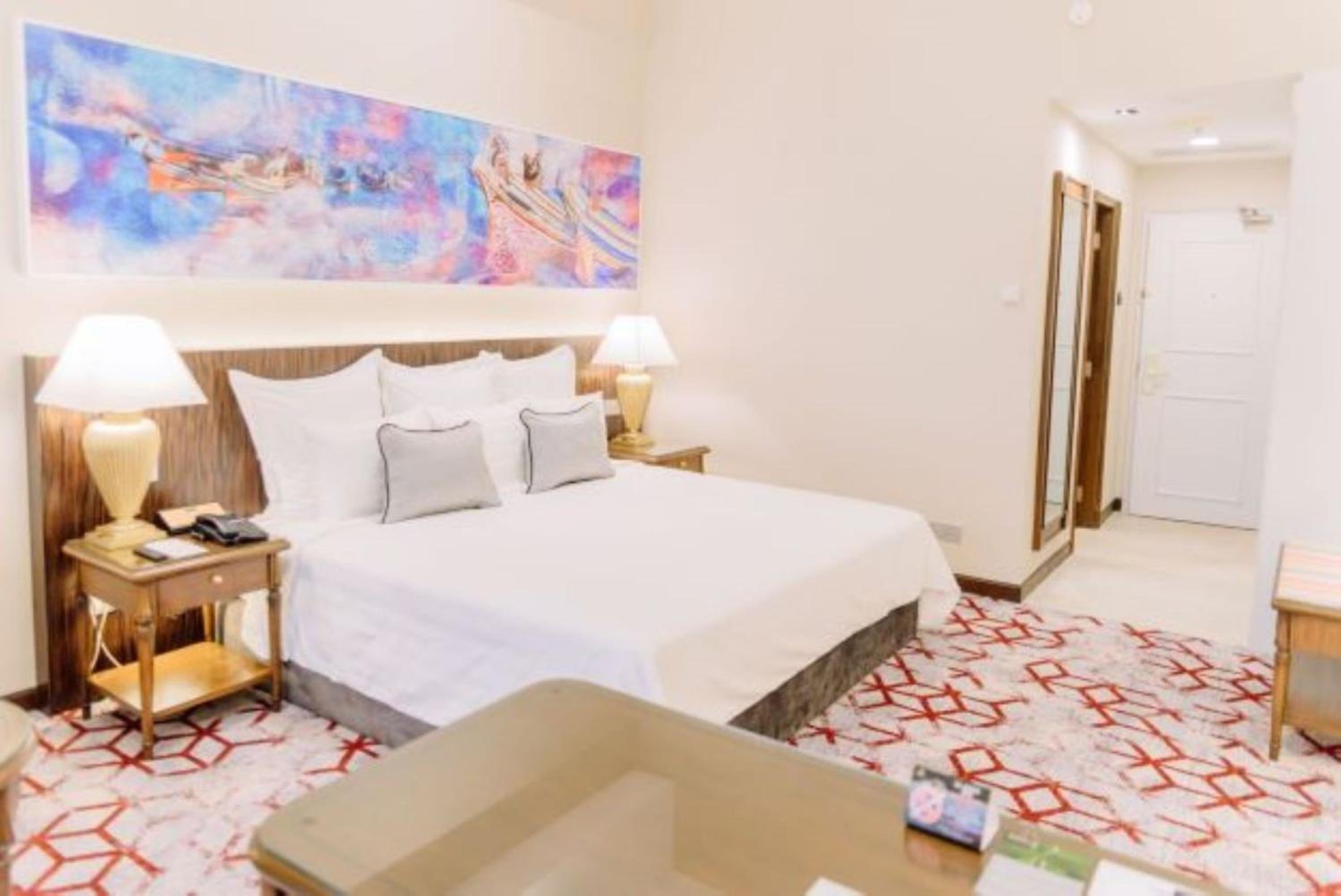 Club Deluxe King Room - Photo 4