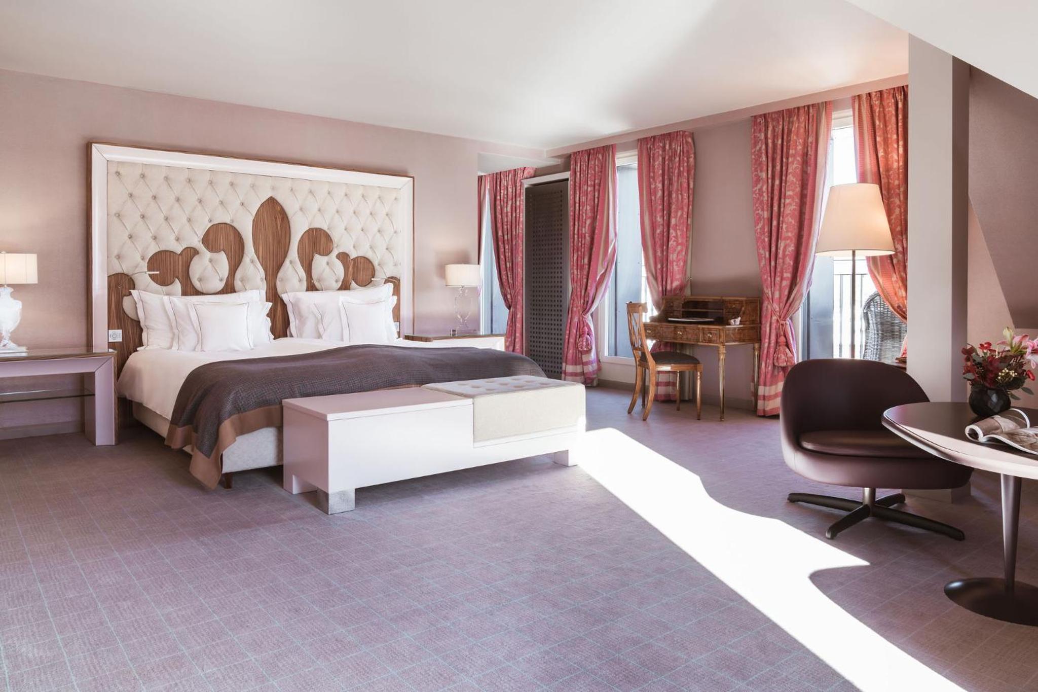 Corner Junior Suite with Lake View