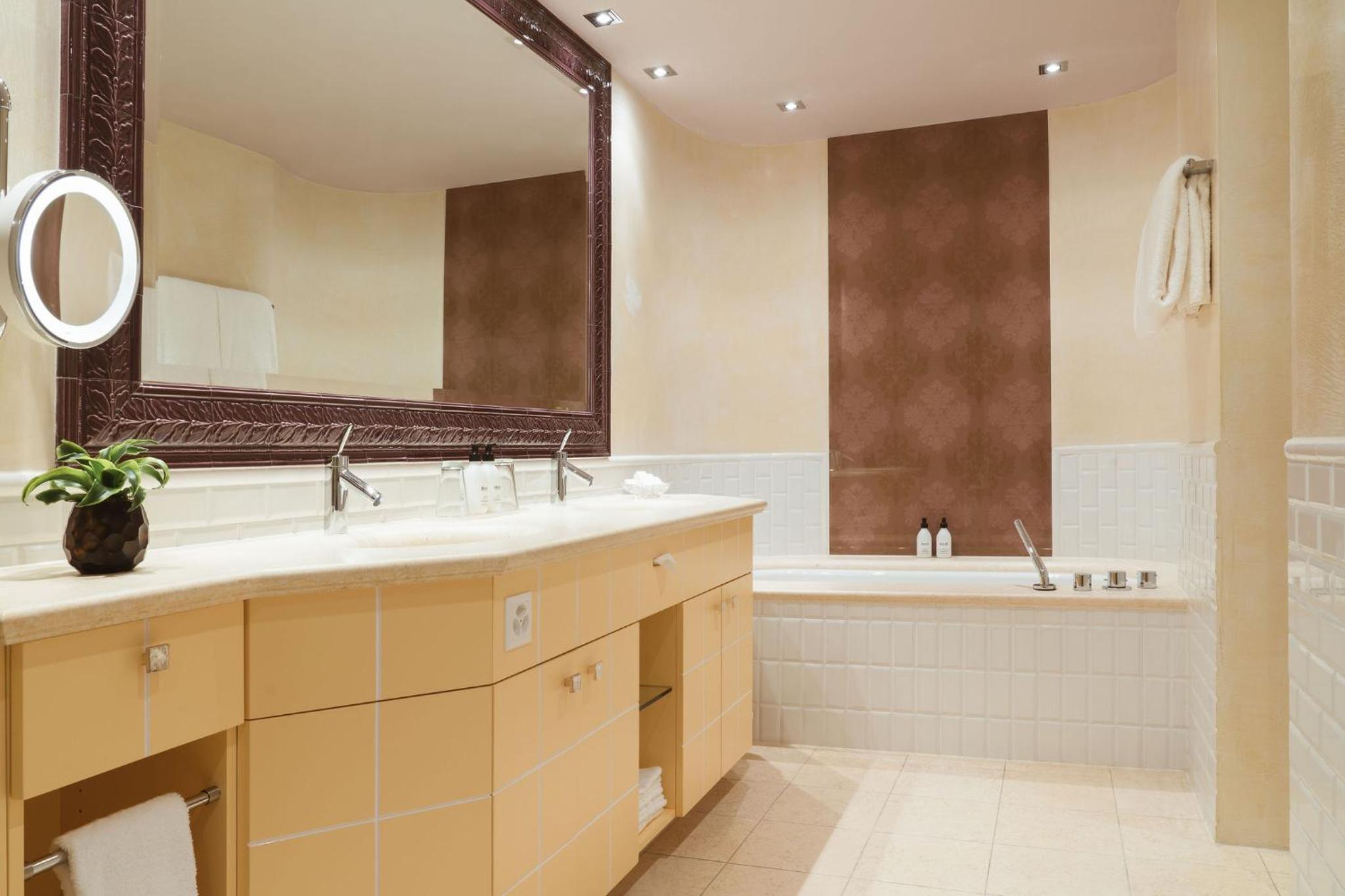 Grand Suite with Lake View