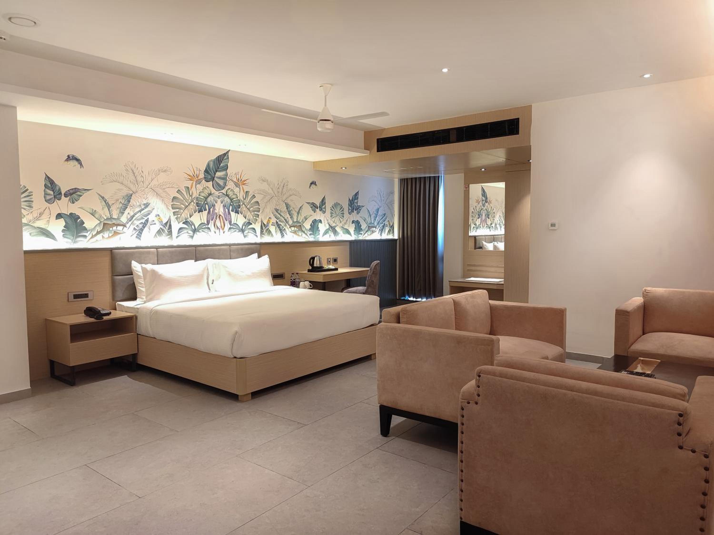 Suite - Photo 5