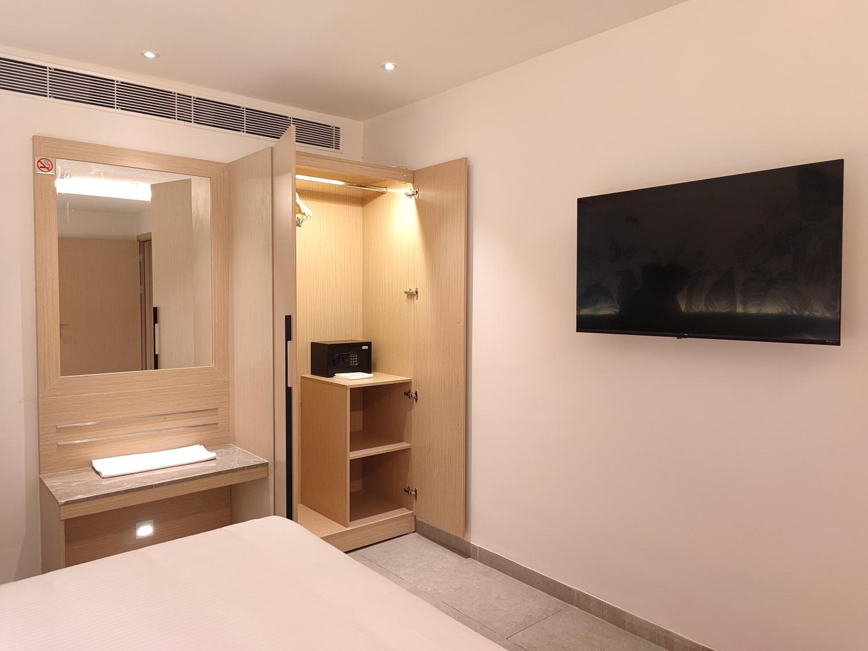 Suite - Photo 3