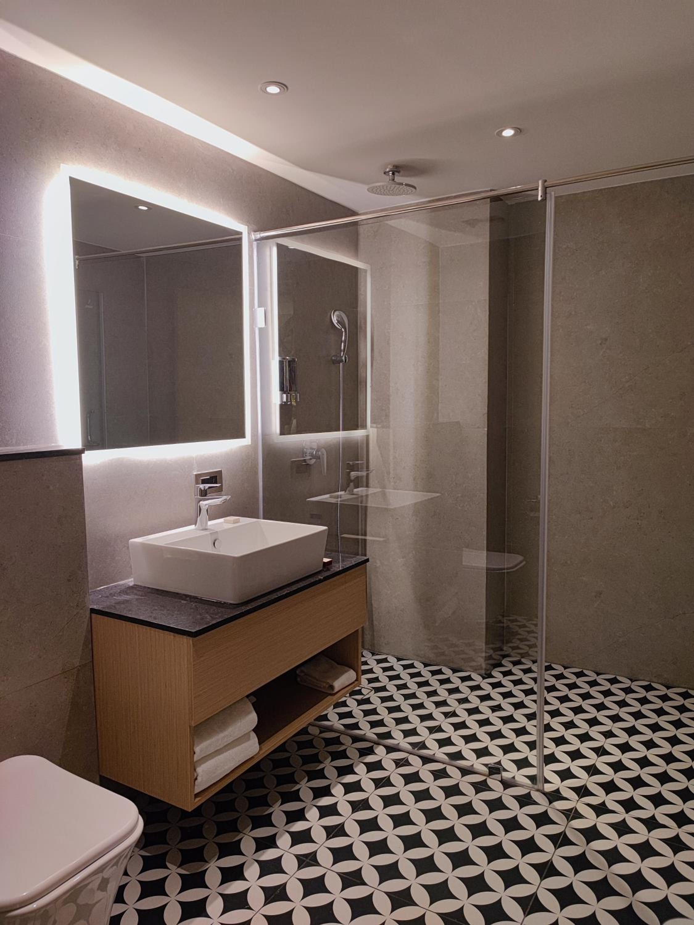 Deluxe Room - Photo 4