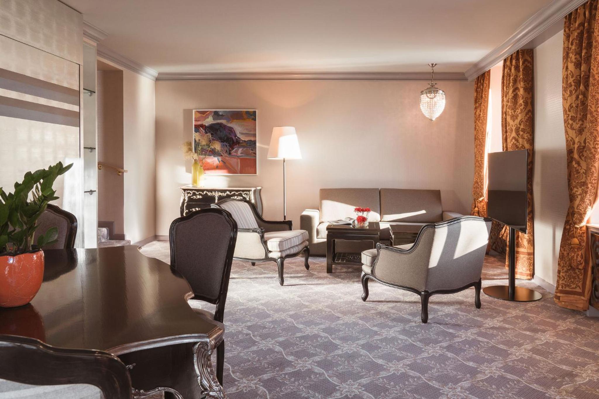 Carlton Two Bedroom Suite with Lake View photo 2