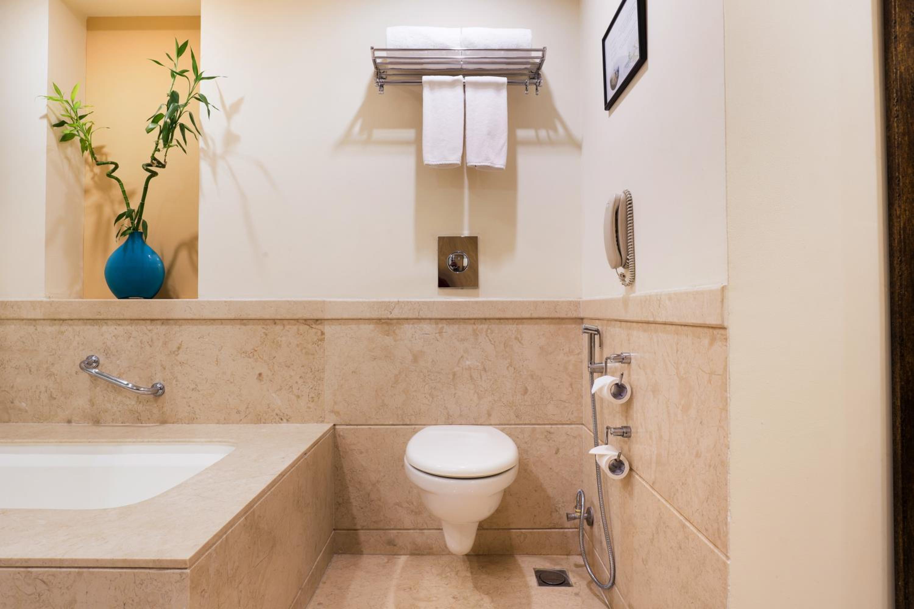 Executive Suite with 10% off on Food & Soft Beverages,20% off on session of Spa and 20% Discount on Laundry service - Photo 6