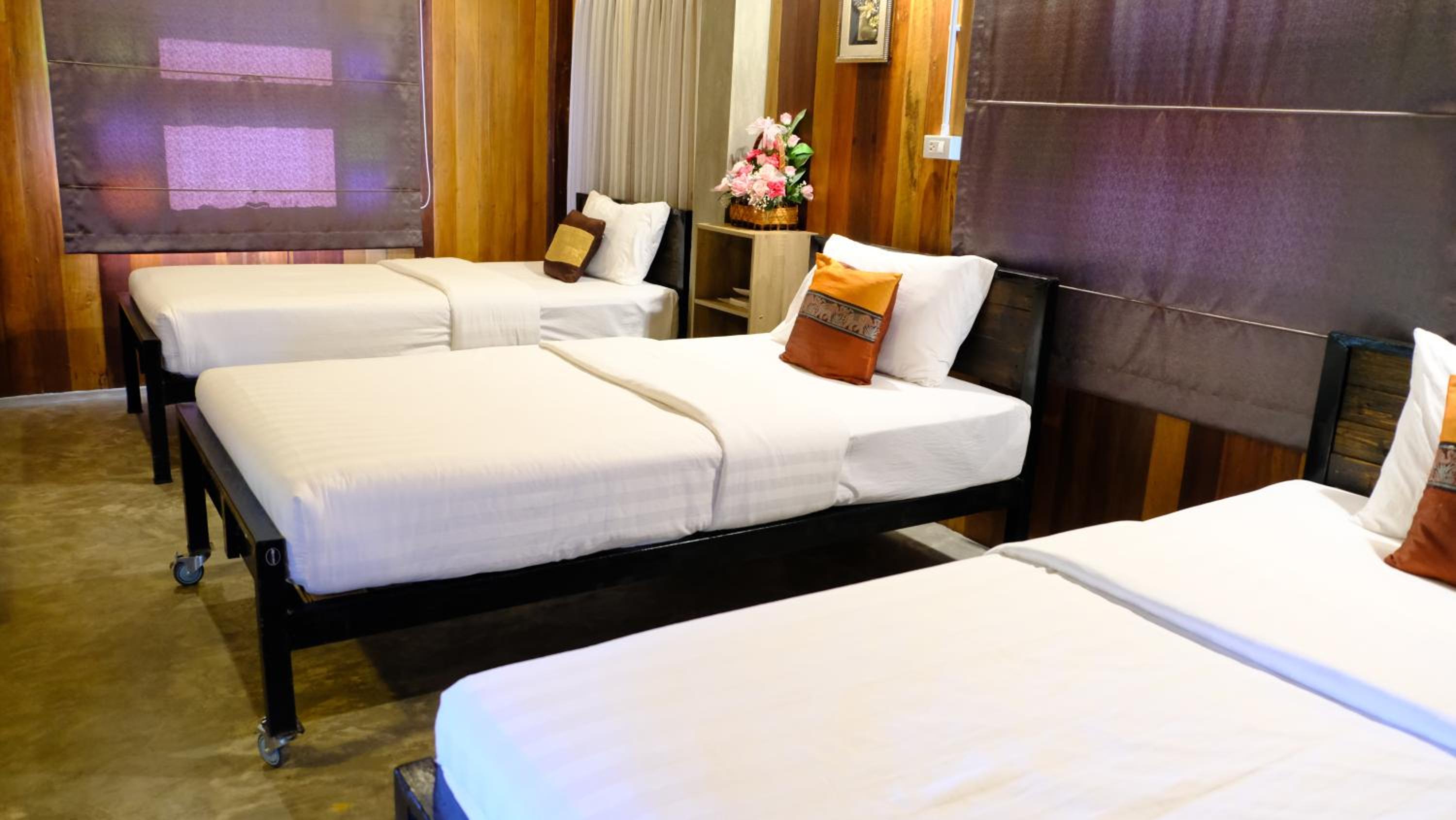 Triple Room With Private Bathroom - Photo 36