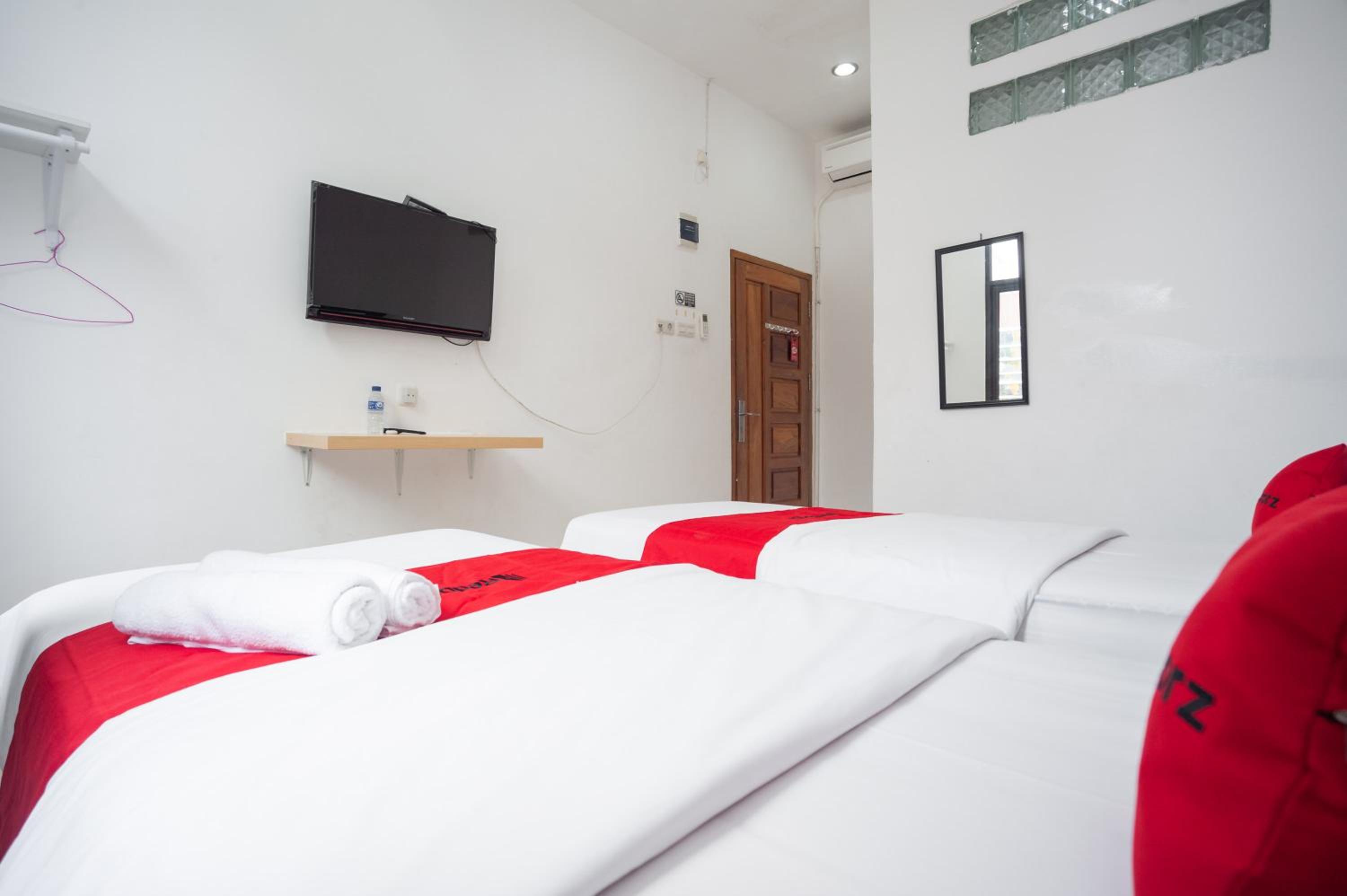 Standard Twin Room - Photo 2