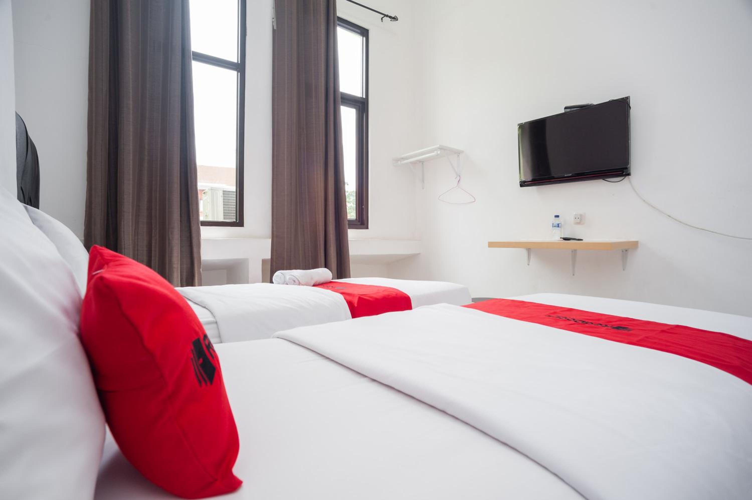Standard Twin Room - Photo 1